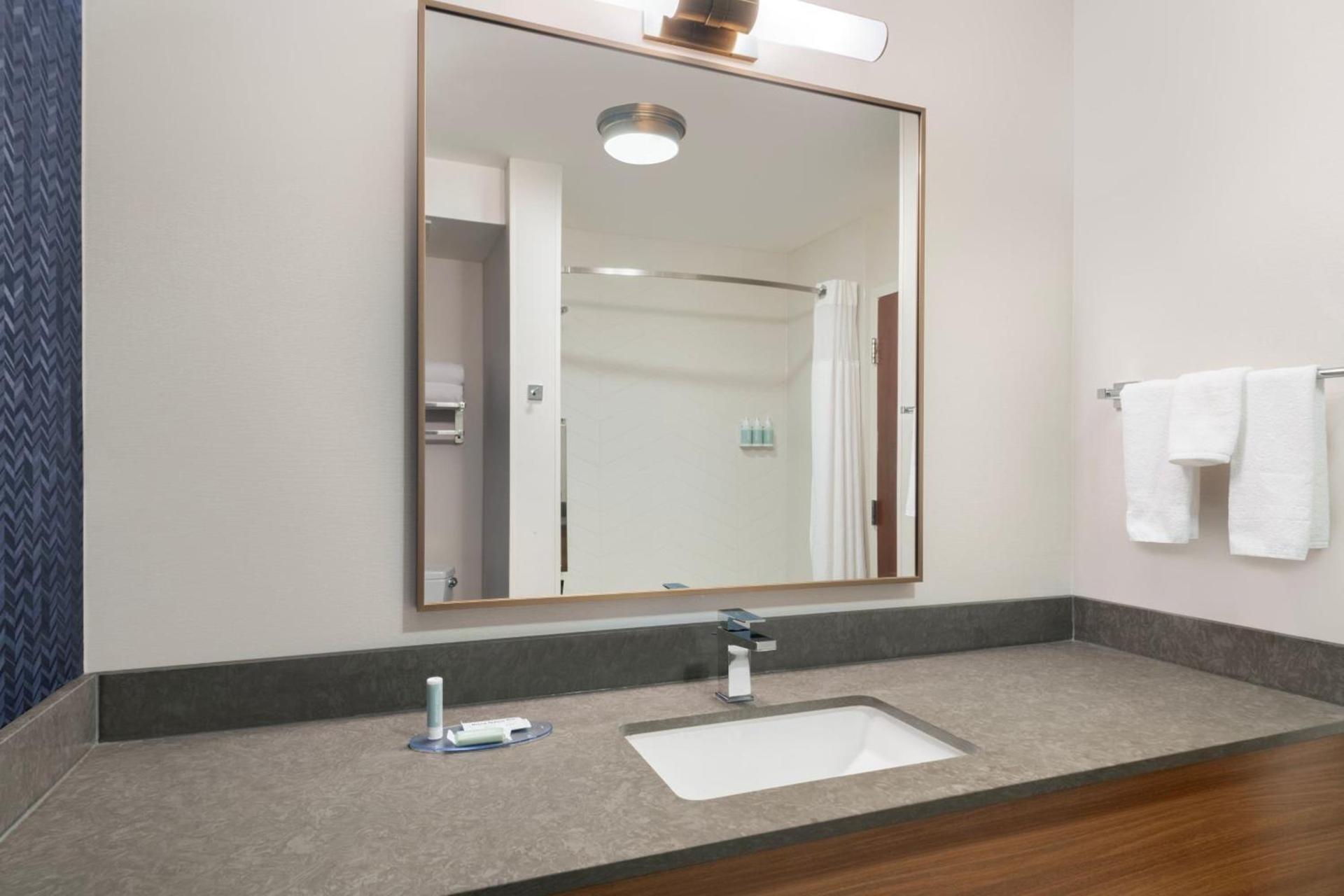 Fairfield Inn & Suites Denton photo 14