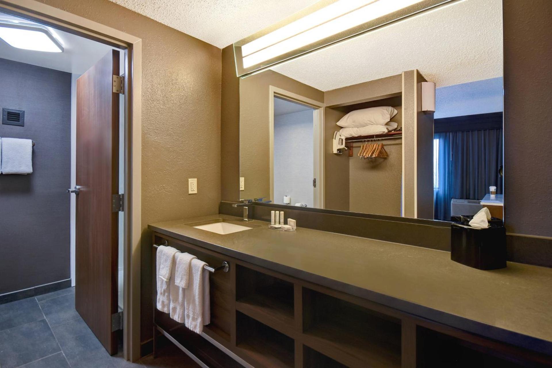 Courtyard by Marriott Cincinnati Airport photo 37