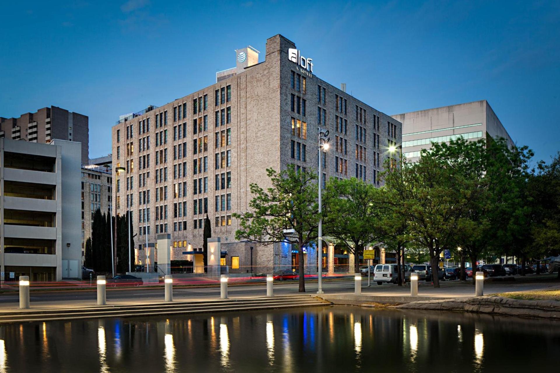 Aloft by Marriott Dallas Downtown photo 4