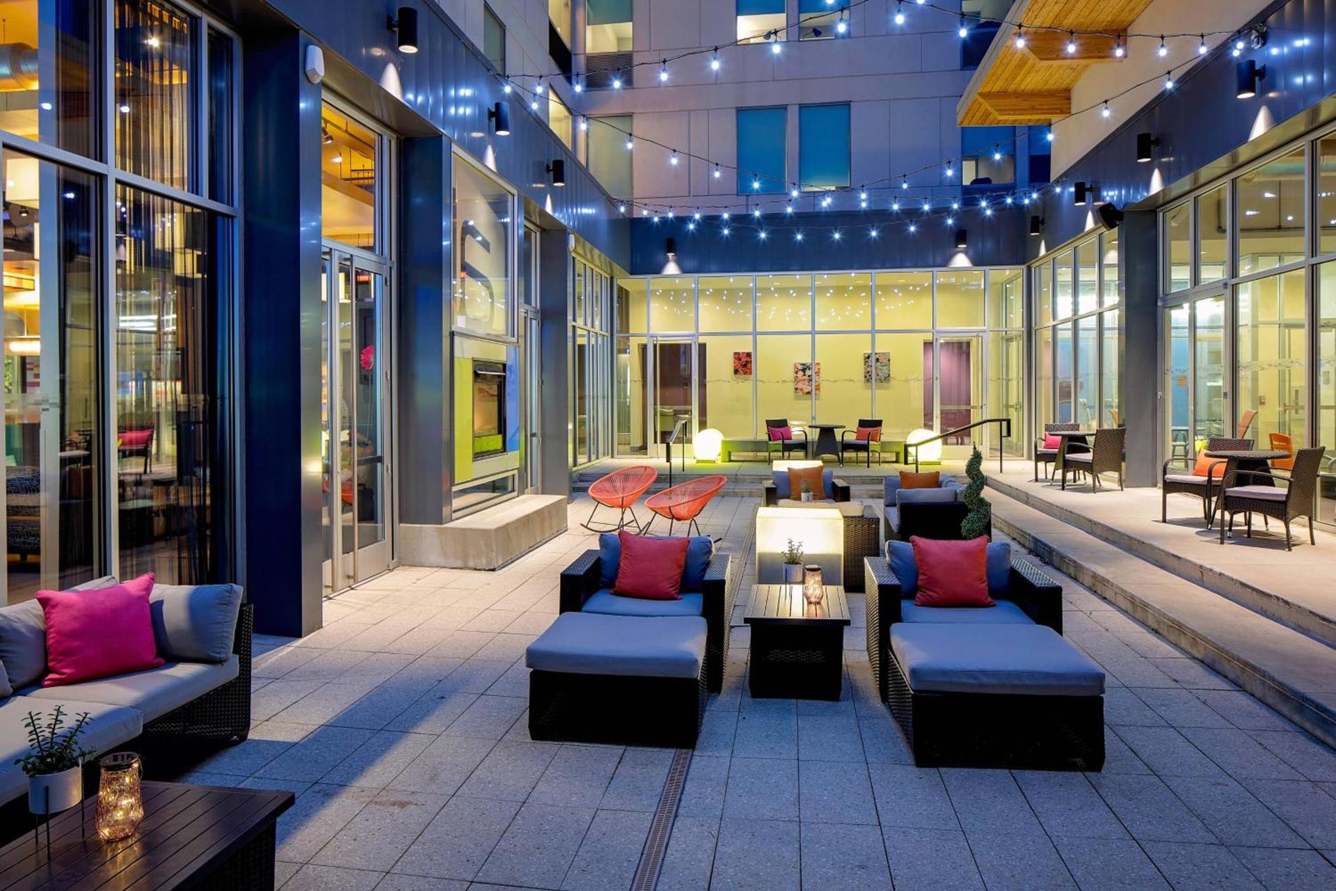 Aloft by Marriott Green Bay photo 11
