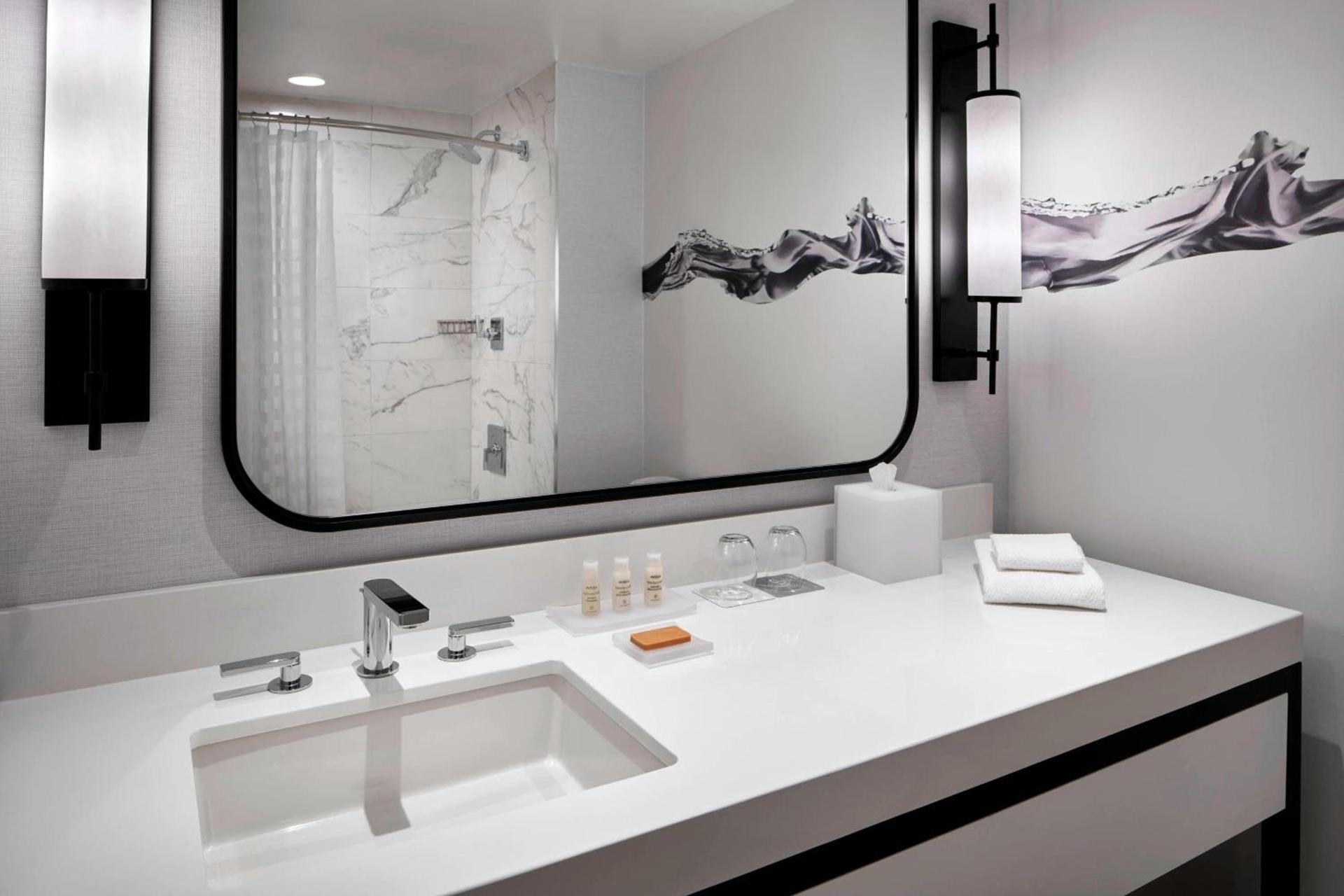 Renaissance Baltimore Harborplace Hotel photo 6