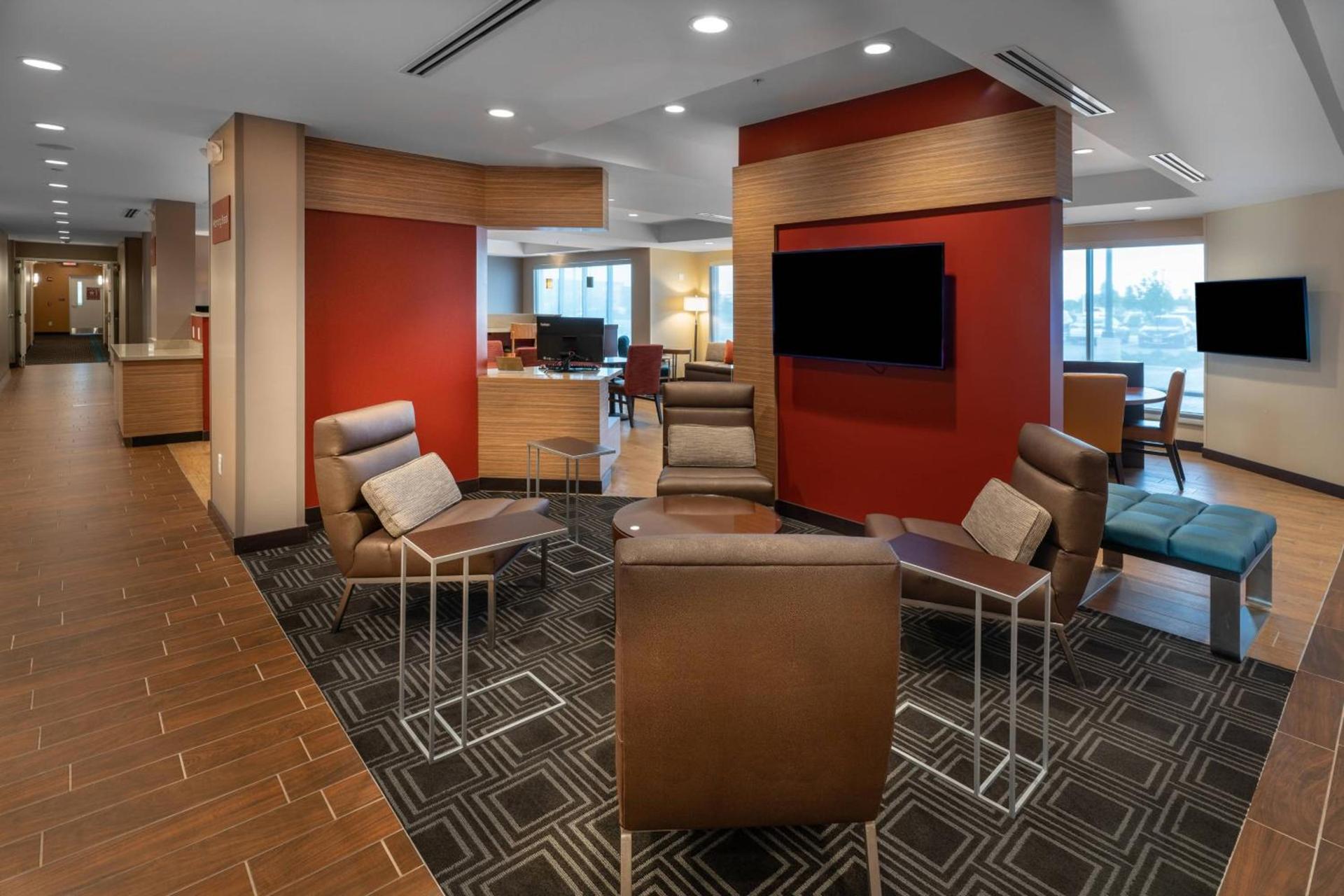 TownePlace Suites by Marriott Milwaukee Oak Creek photo 4