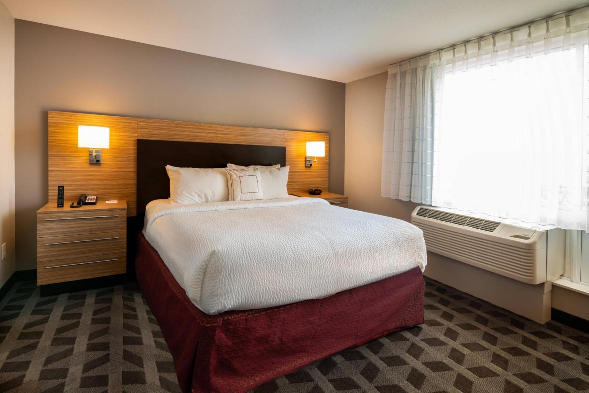 TownePlace Suites by Marriott Milwaukee Oak Creek photo 10