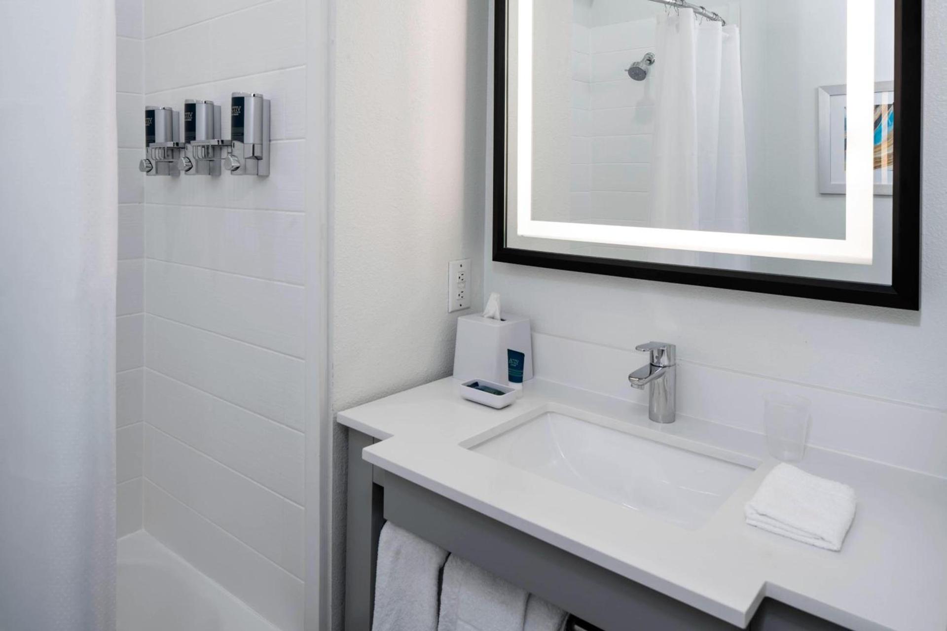 Four Points by Sheraton Dallas Arlington Entertainment District photo 6