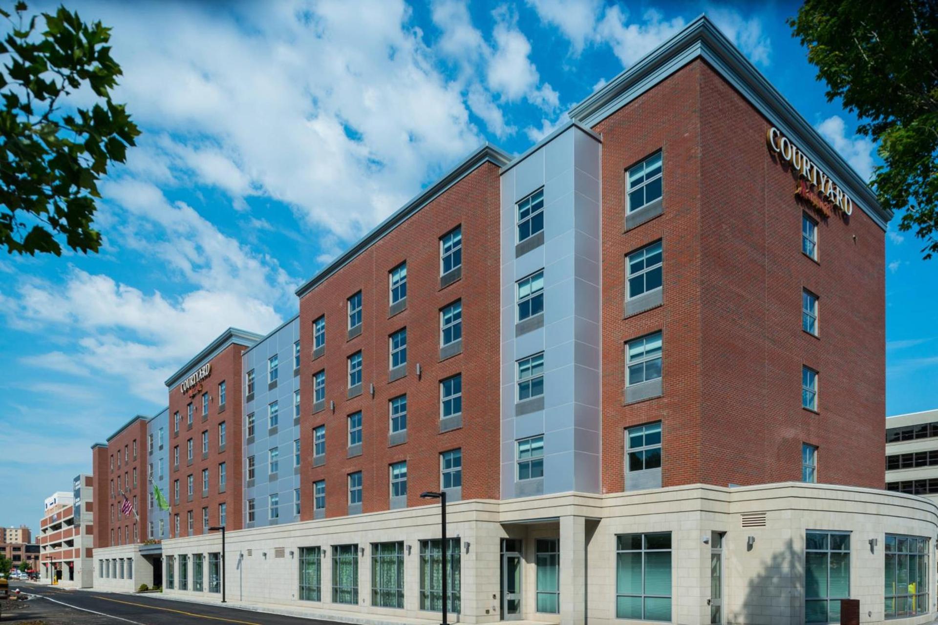 Courtyard by Marriott Edgewater NYC Area photo 3