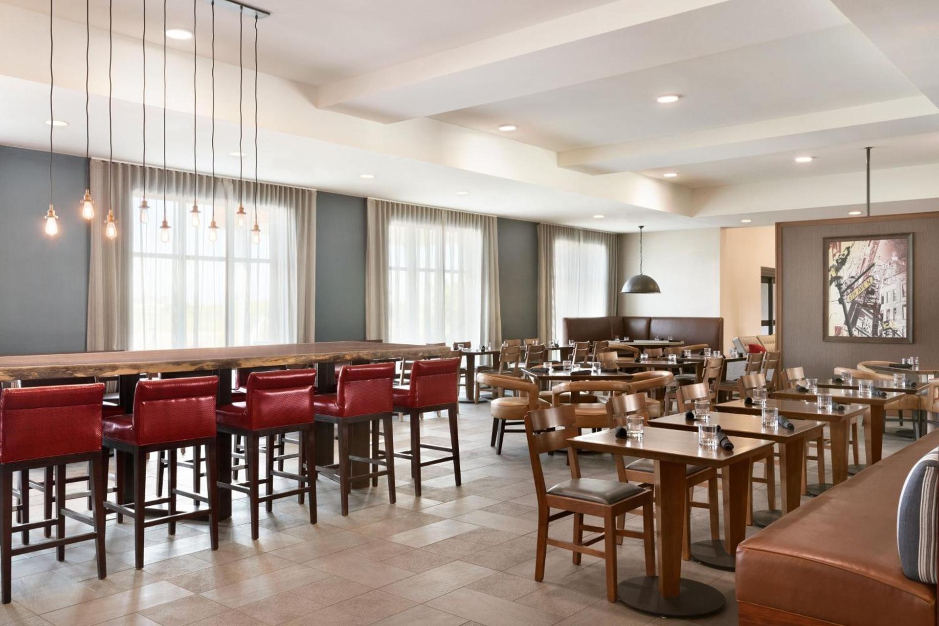 Four Points by Sheraton Fargo Medical Center photo 11