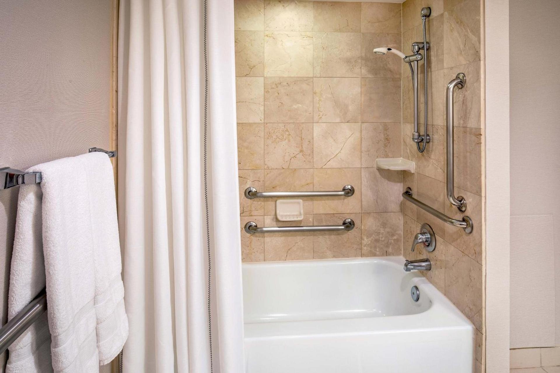 Sheraton Pentagon City photo 16