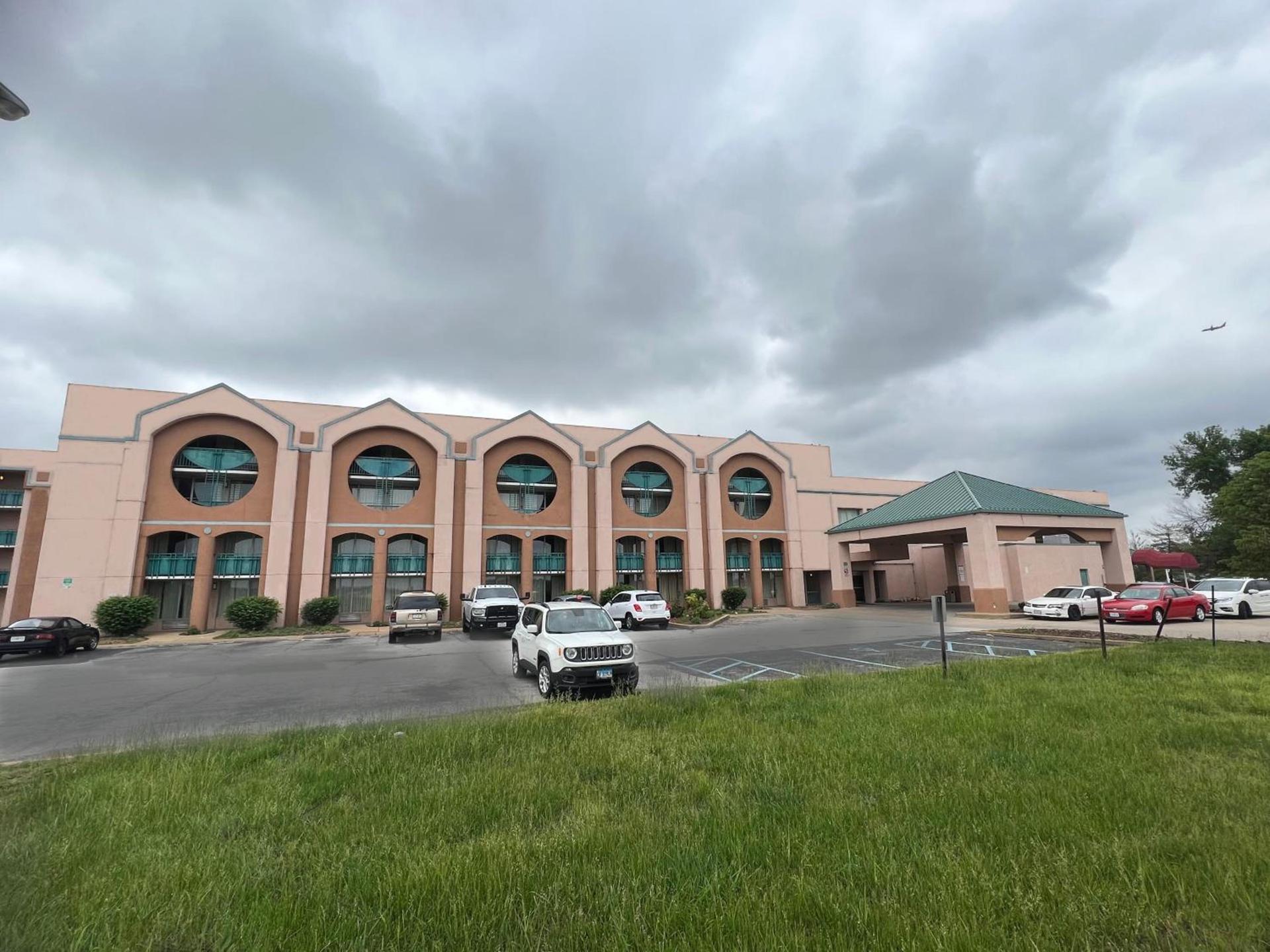 The Lodge Hotel and Banquets — hotel in Bridgeton