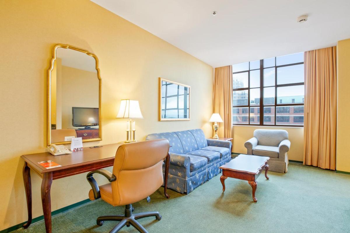 OYO Hotel St Louis Downtown City Center MO photo 87