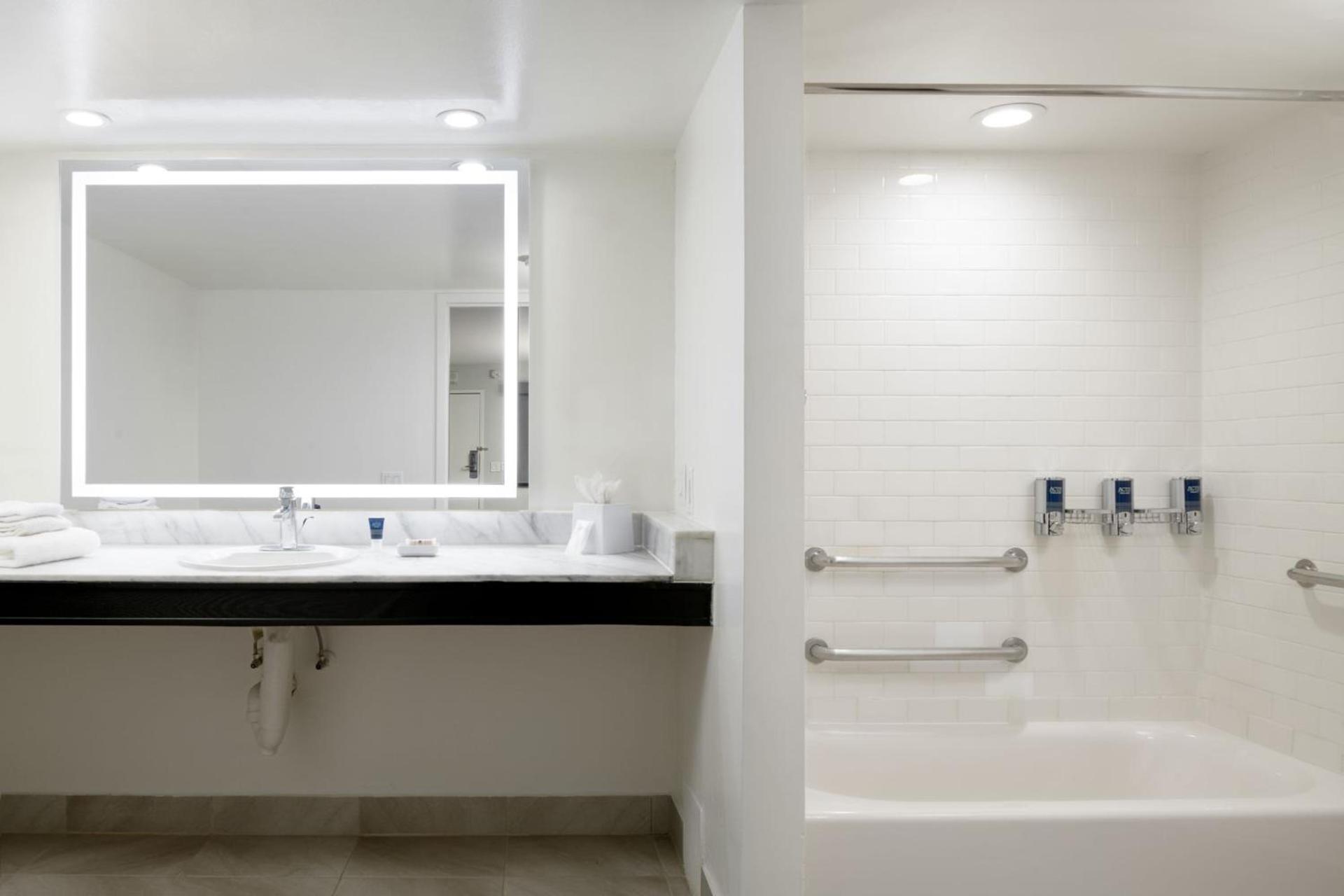 Four Points by Sheraton Anaheim photo 17