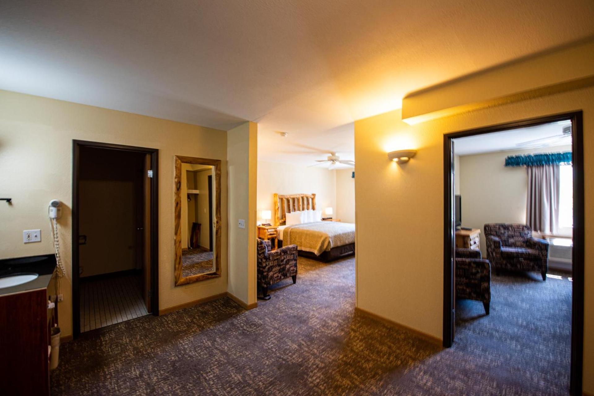 Super 8 by Wyndham Bridgeview of Mackinaw City photo 35