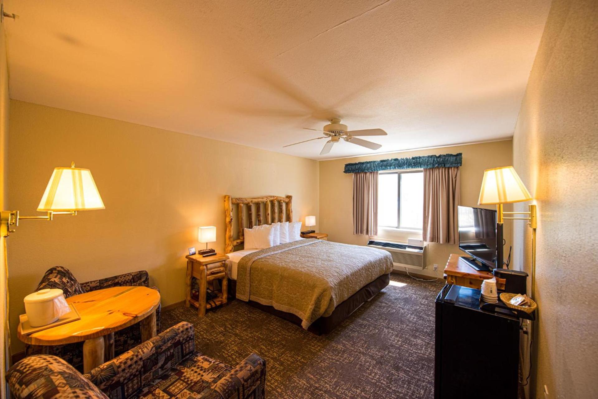 Super 8 by Wyndham Bridgeview of Mackinaw City photo 39
