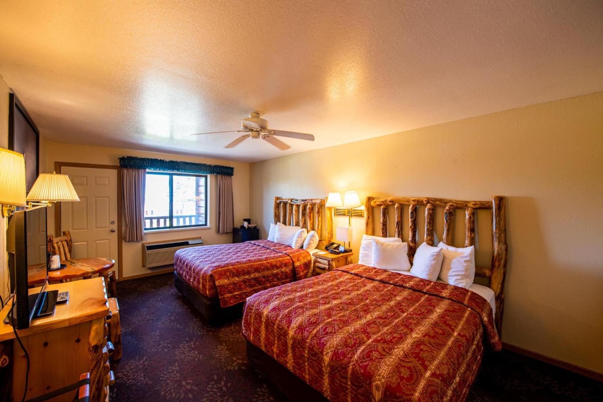 Super 8 by Wyndham Bridgeview of Mackinaw City photo 45