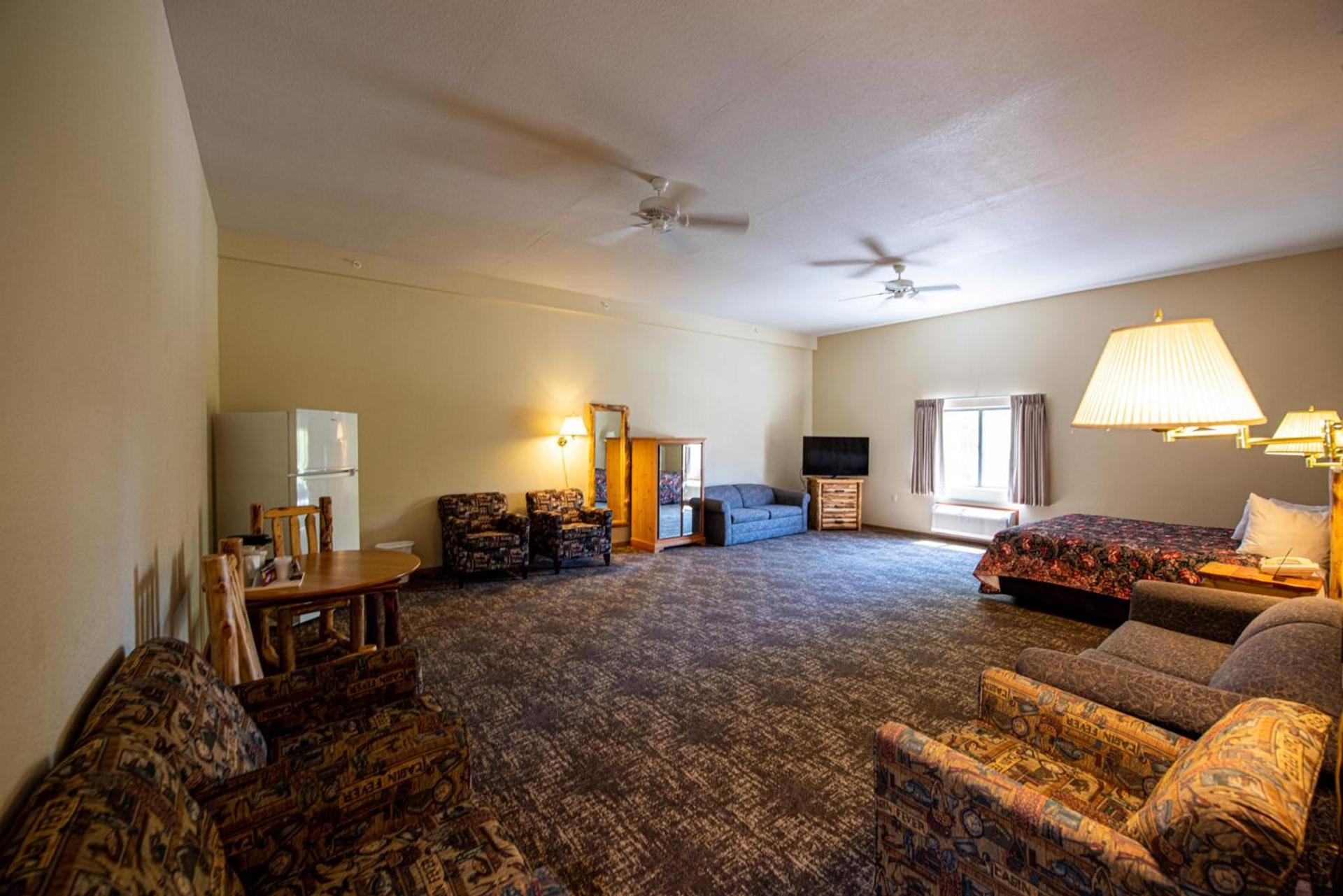 Super 8 by Wyndham Bridgeview of Mackinaw City photo 49