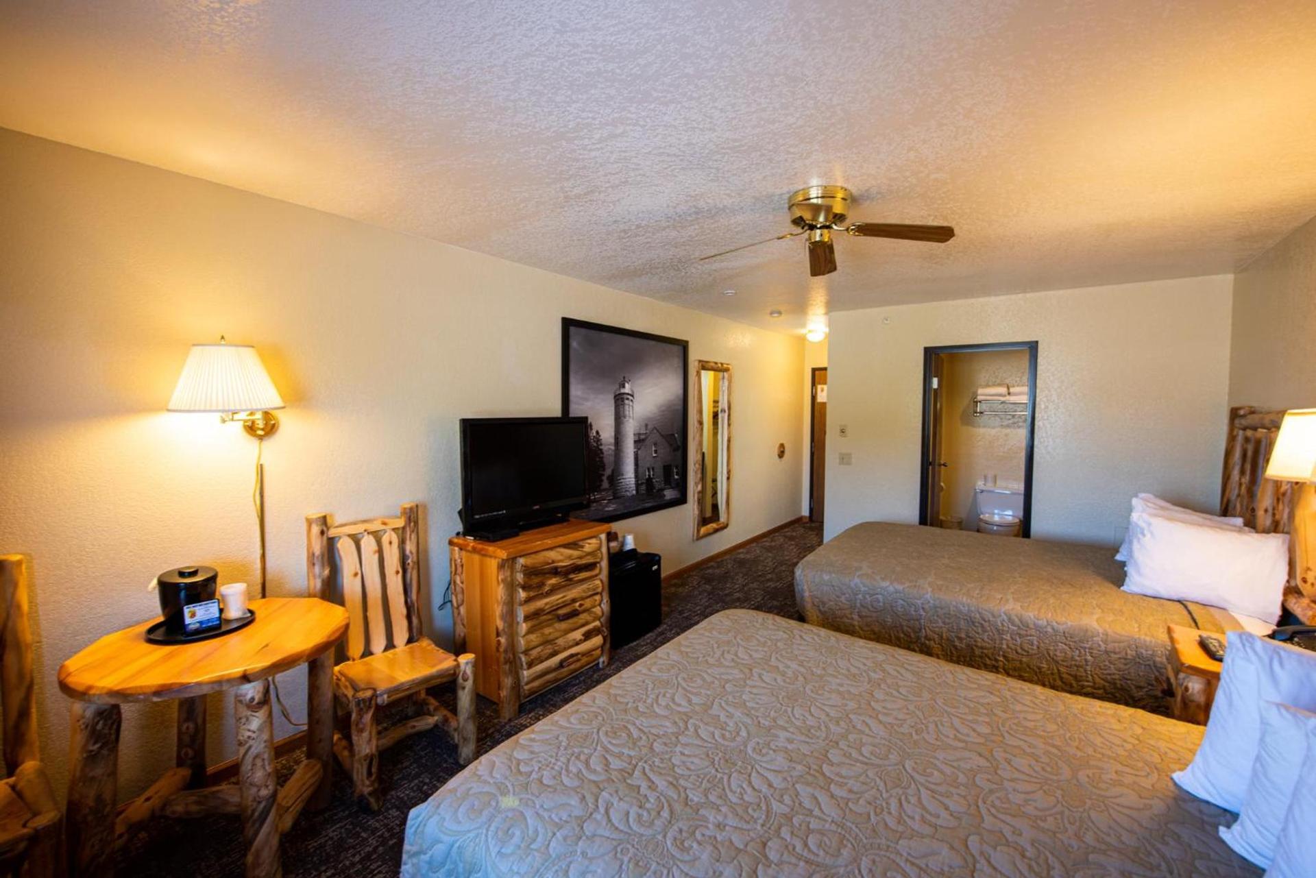 Super 8 by Wyndham Bridgeview of Mackinaw City photo 53