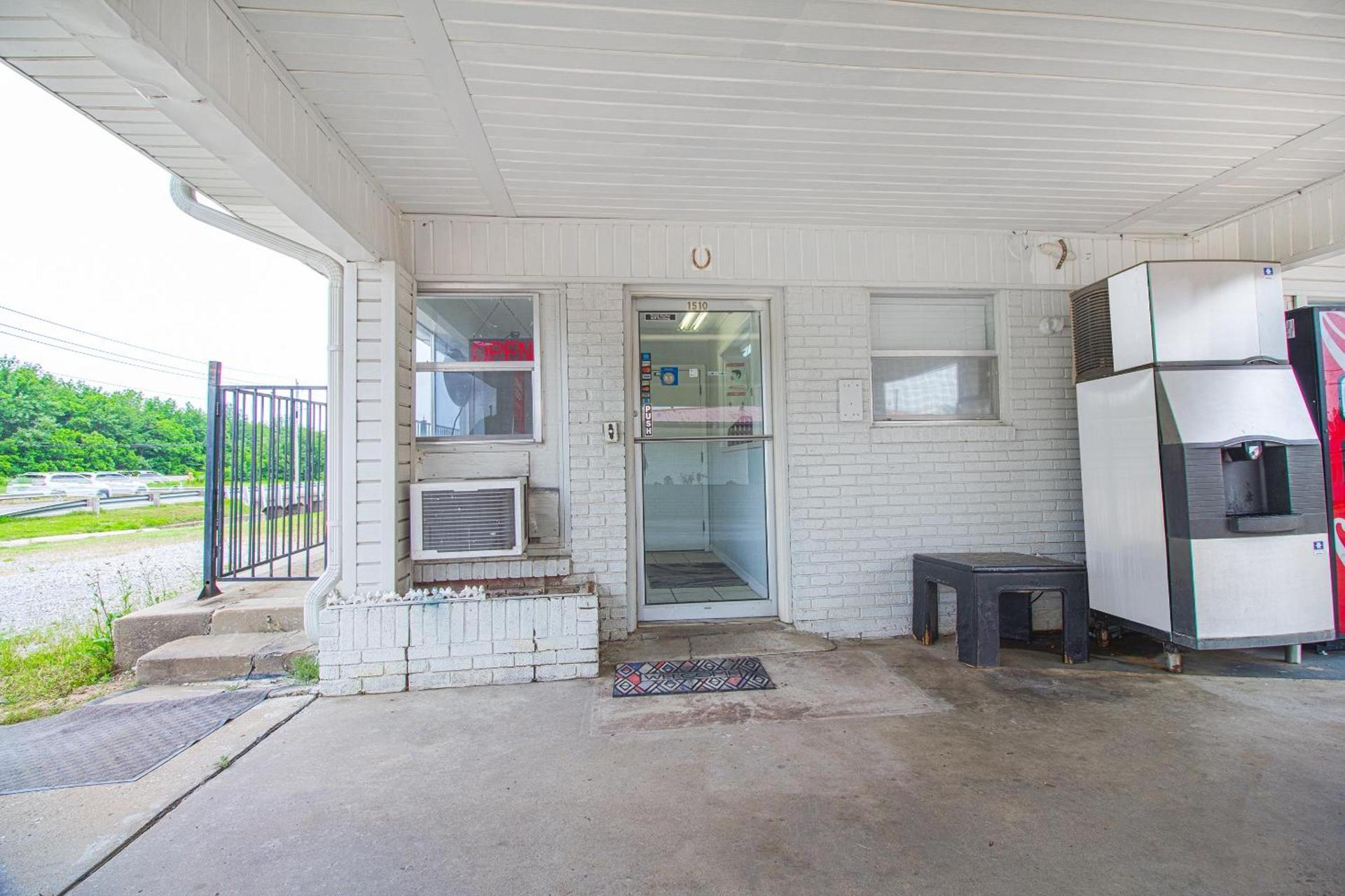 OYO Hotel McAlester OK S Main St photo 15