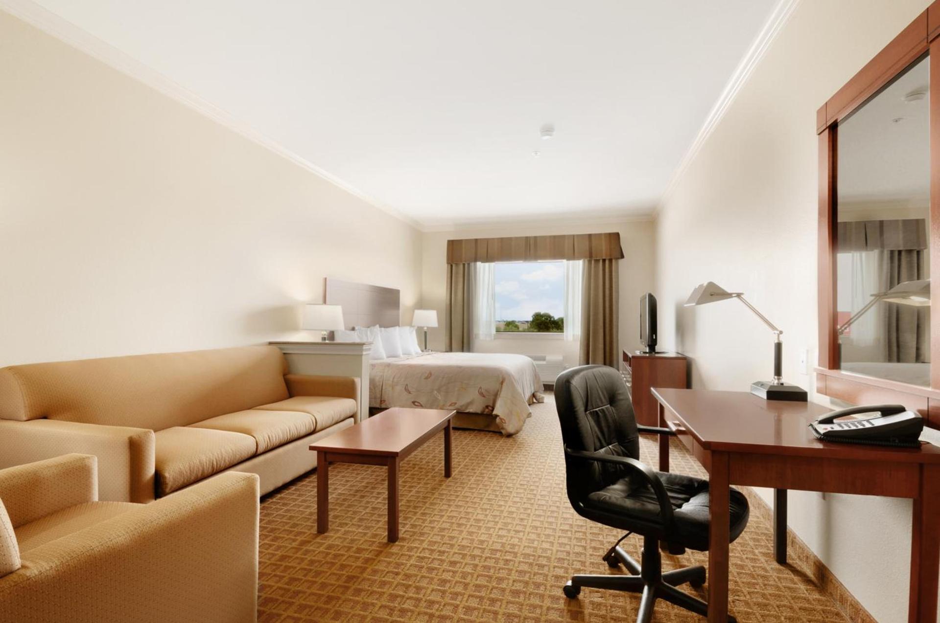 Ramada by Wyndham College Station photo 43