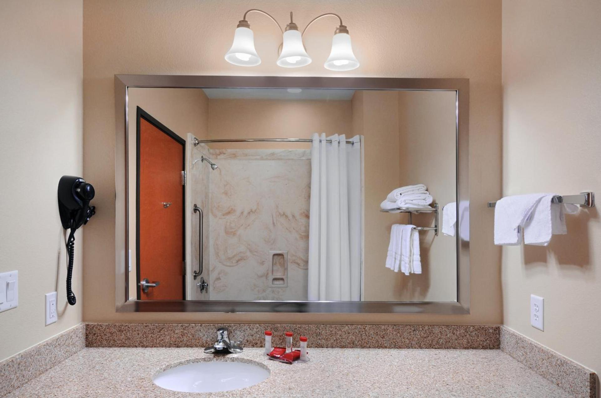 Ramada by Wyndham College Station photo 44