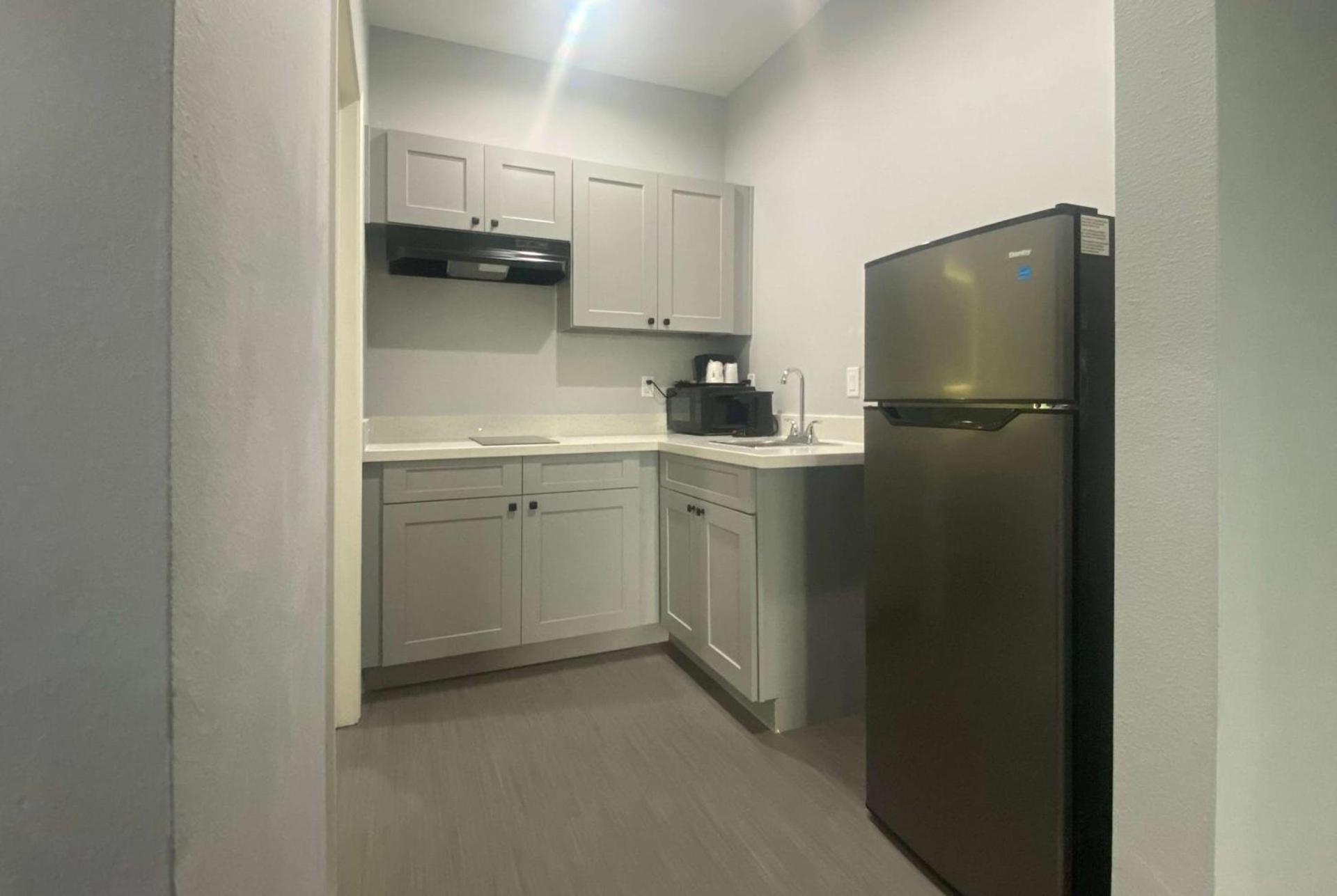 Baymont by Wyndham Freeport Texas photo 17