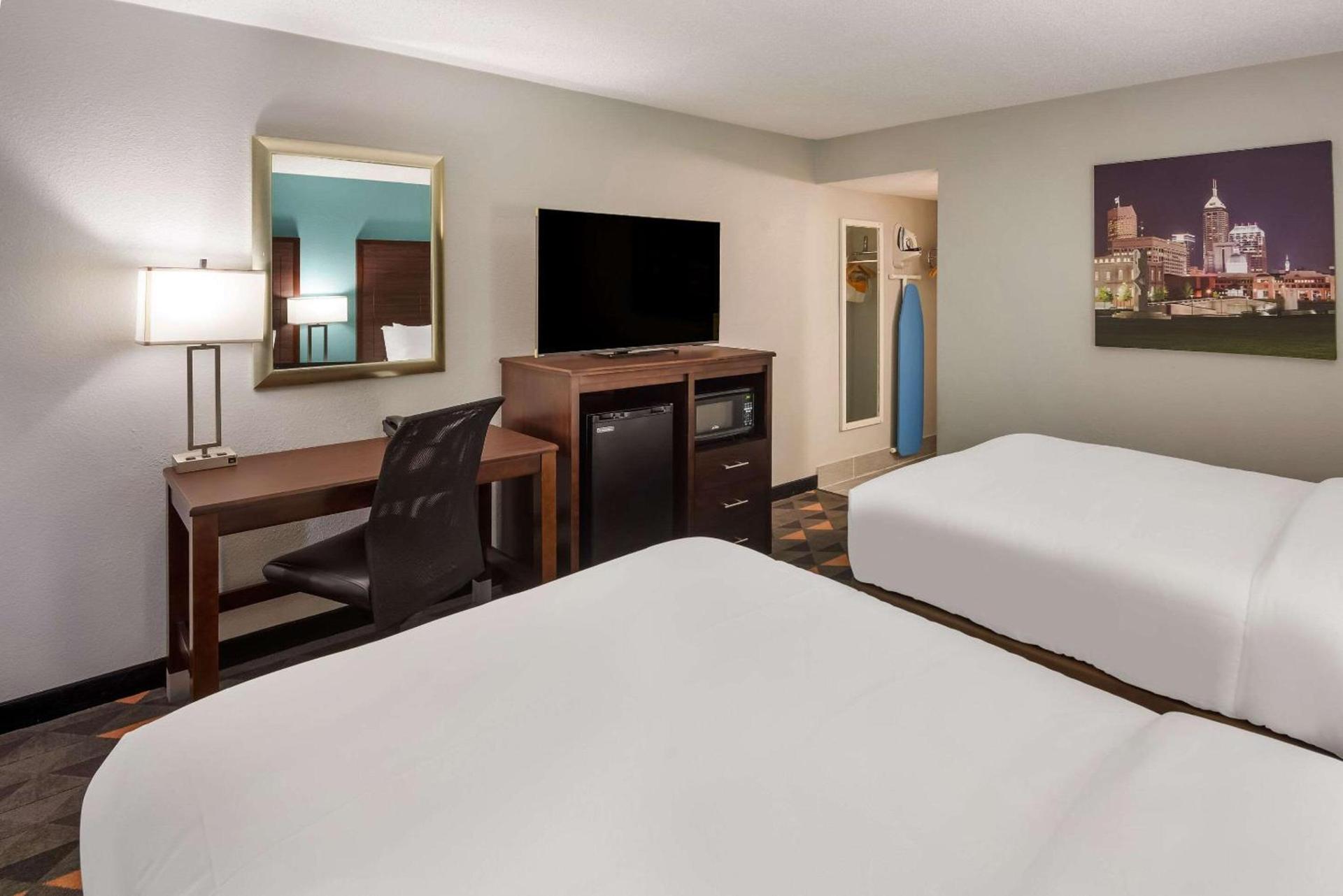 Clarion Pointe Indianapolis Northeast photo 5