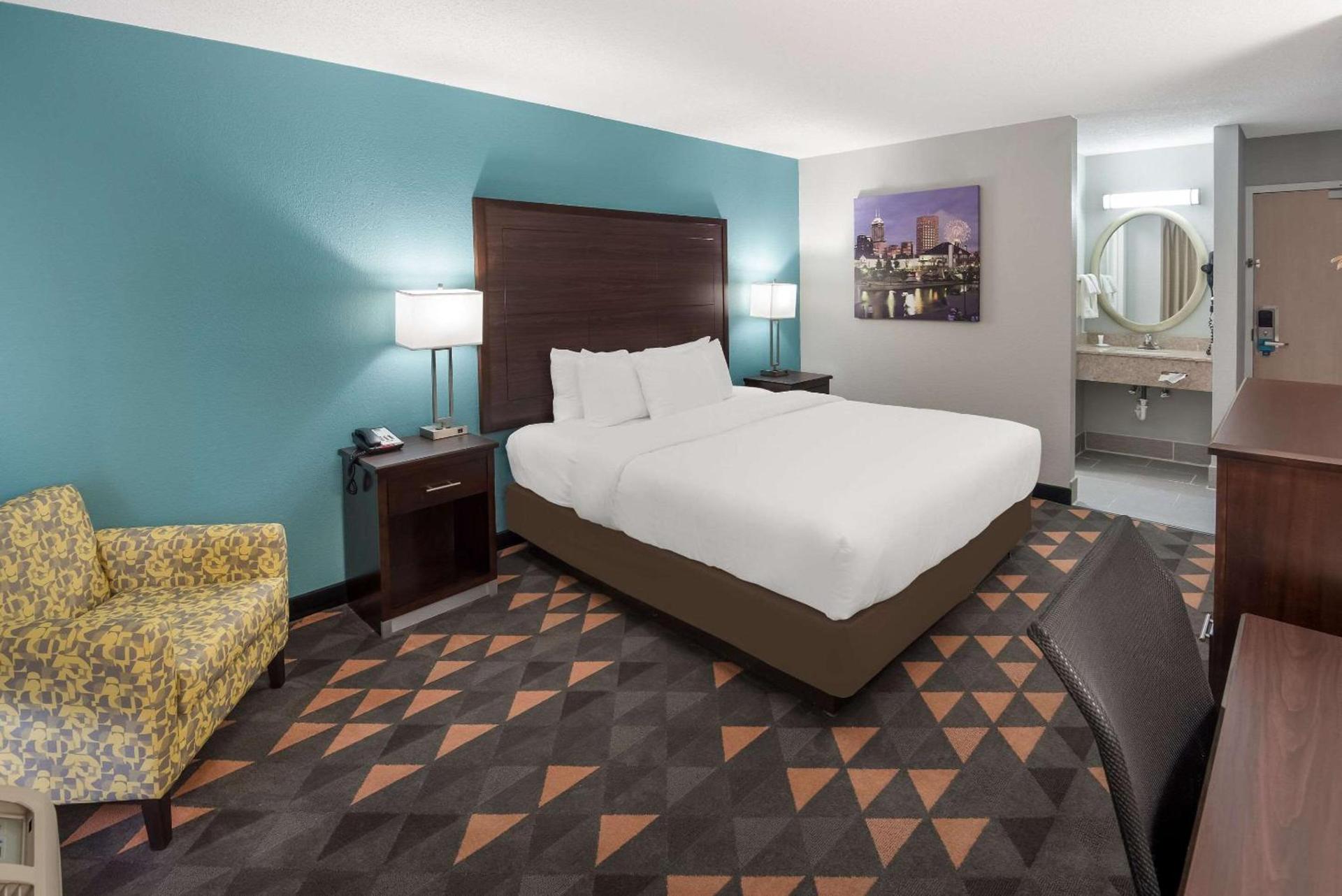 Clarion Pointe Indianapolis Northeast photo 21