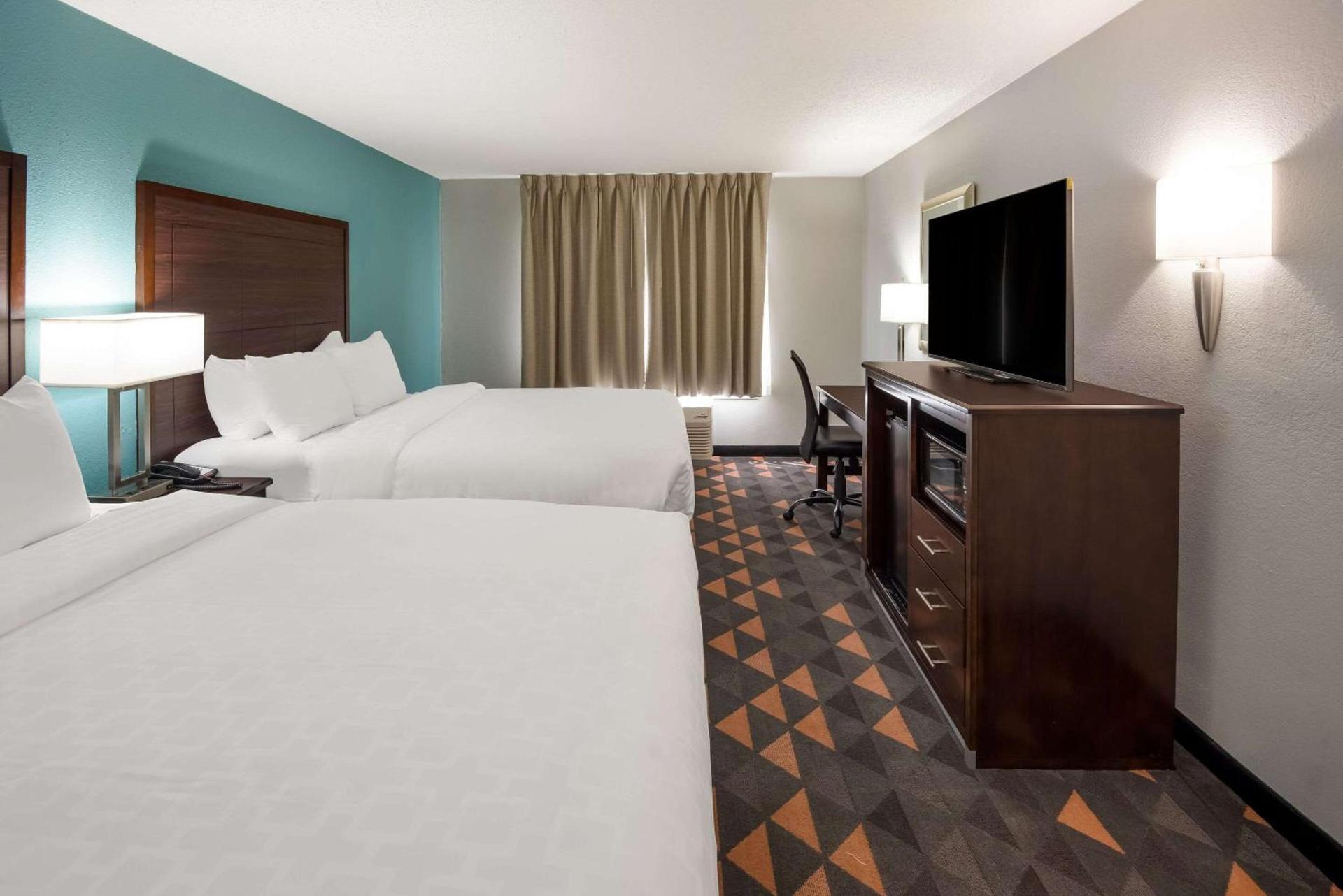 Clarion Pointe Indianapolis Northeast photo 25