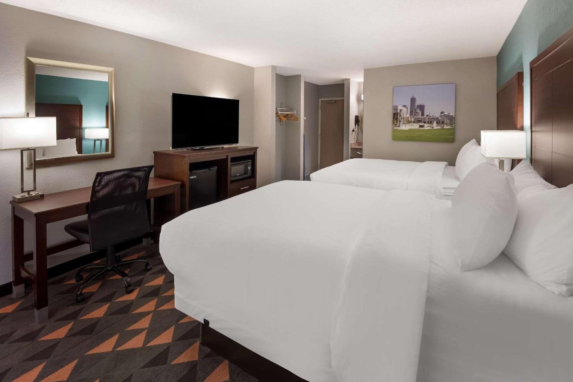 Clarion Pointe Indianapolis Northeast photo 26