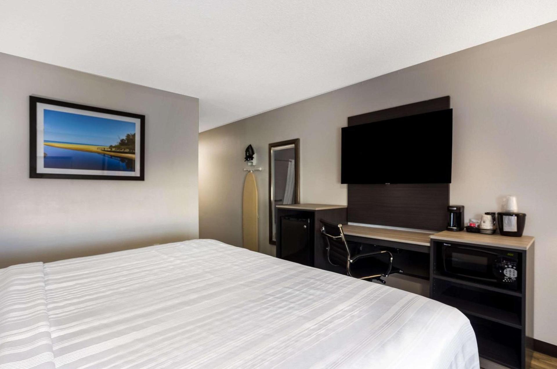 Quality Inn South Bend near Notre Dame photo 17