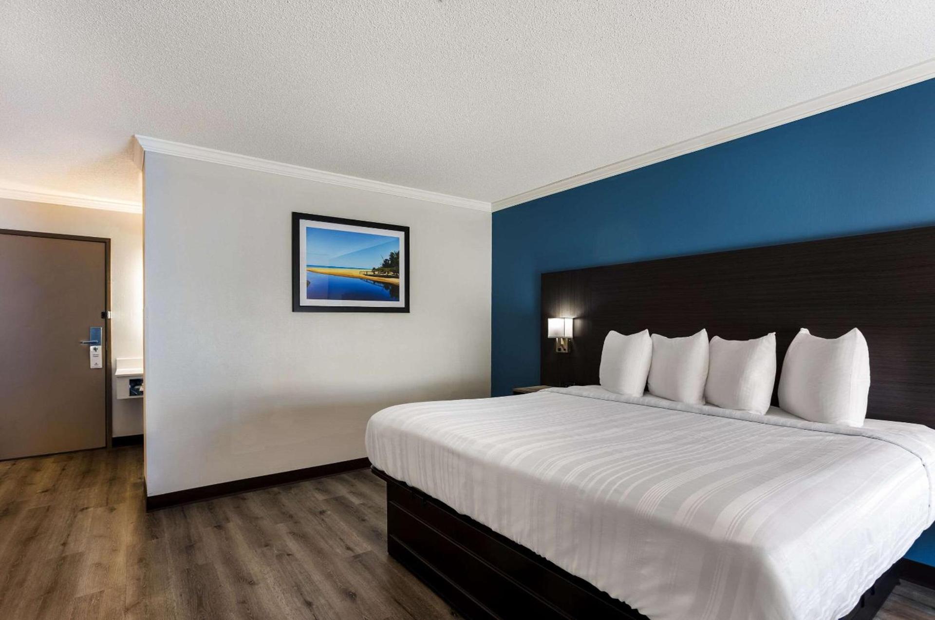Quality Inn South Bend near Notre Dame photo 22