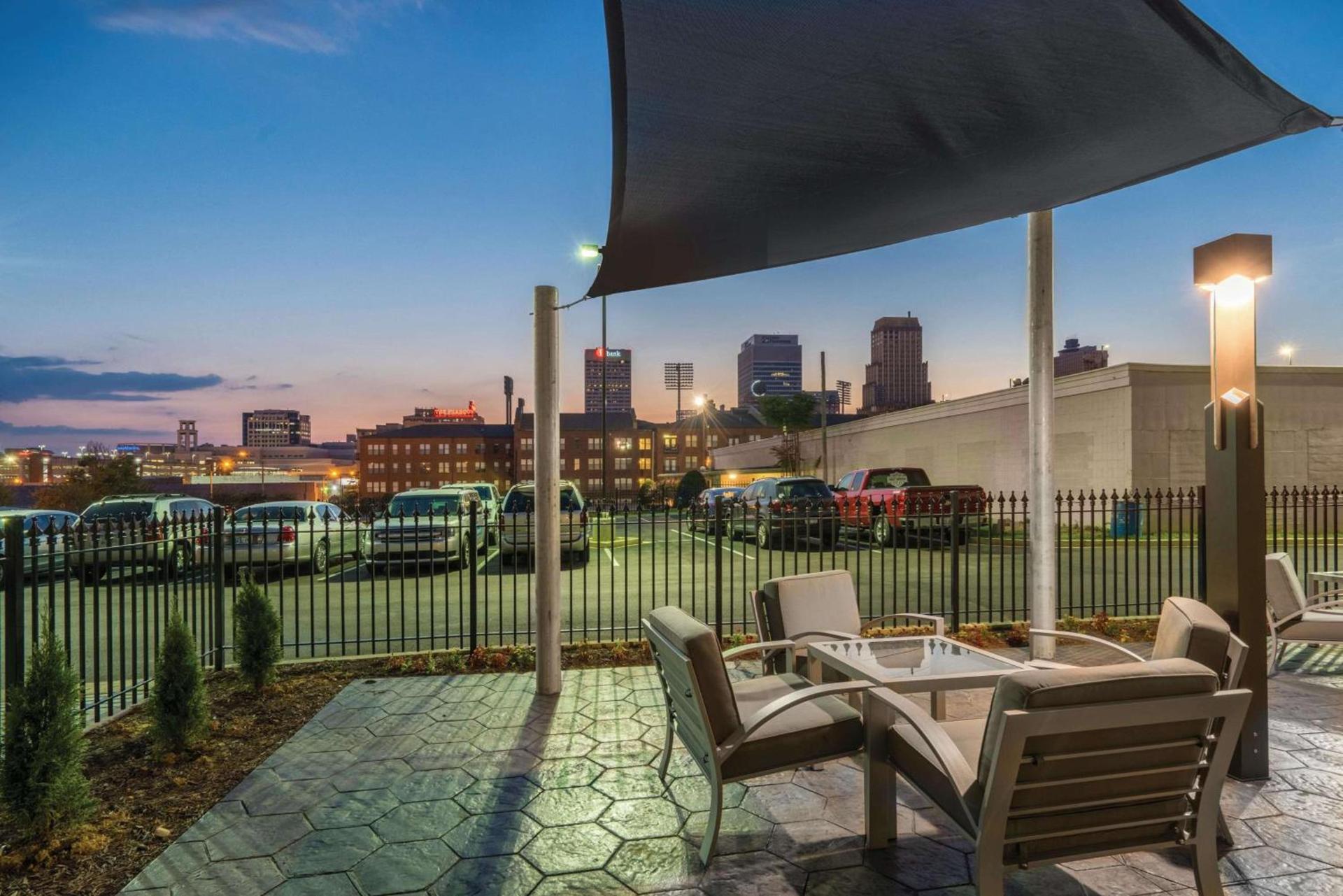 La Quinta by Wyndham Memphis Downtown photo 4