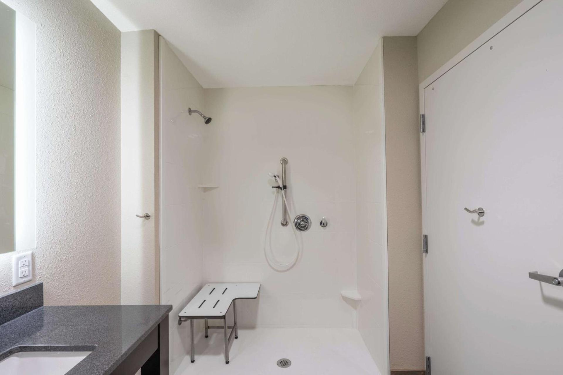 La Quinta by Wyndham Memphis Downtown photo 2