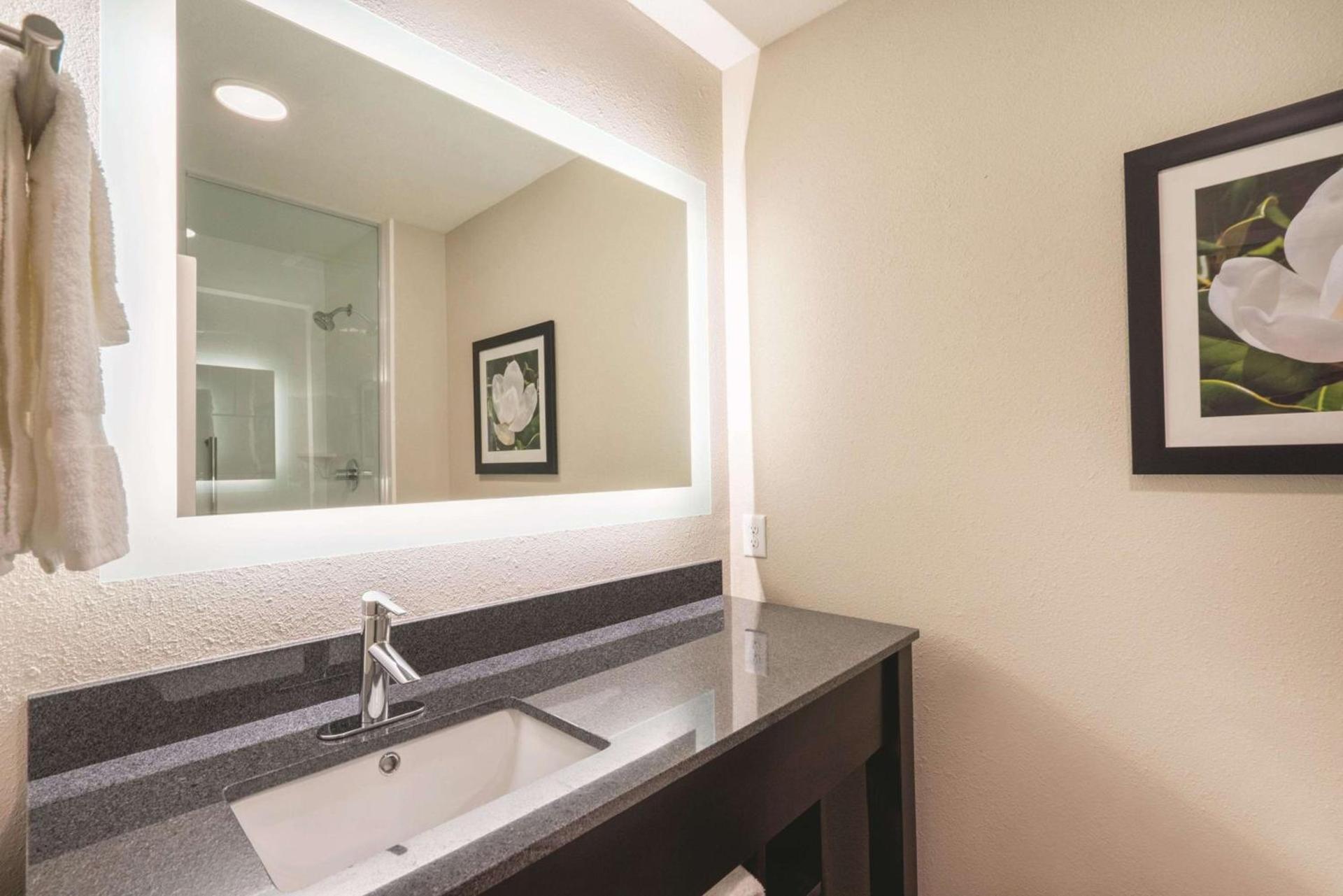 La Quinta by Wyndham Memphis Downtown photo 13