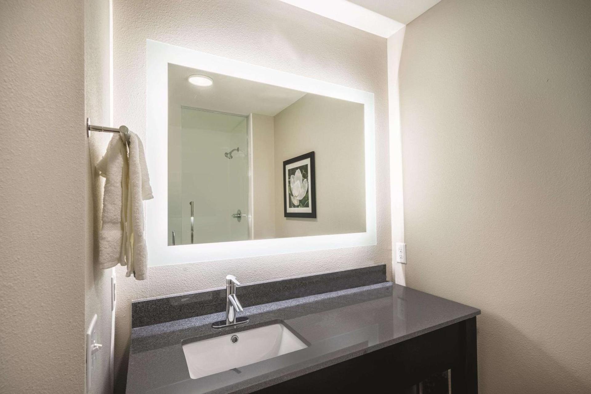 La Quinta by Wyndham Memphis Downtown photo 19
