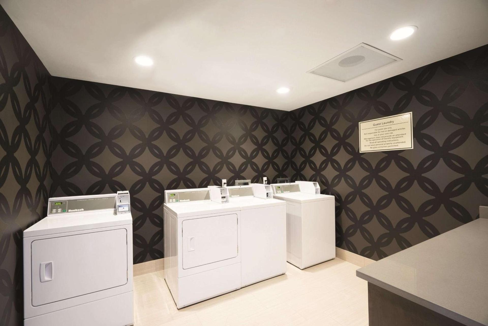 La Quinta by Wyndham Memphis Downtown photo 32