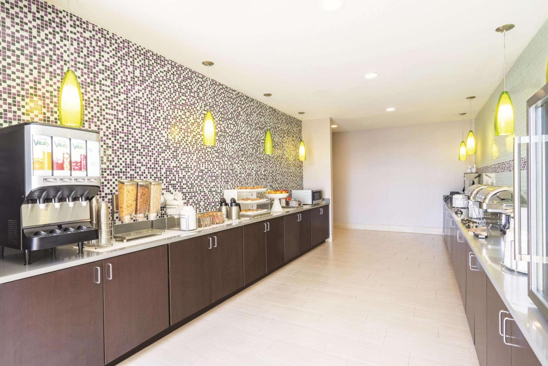 La Quinta by Wyndham Memphis Downtown photo 33