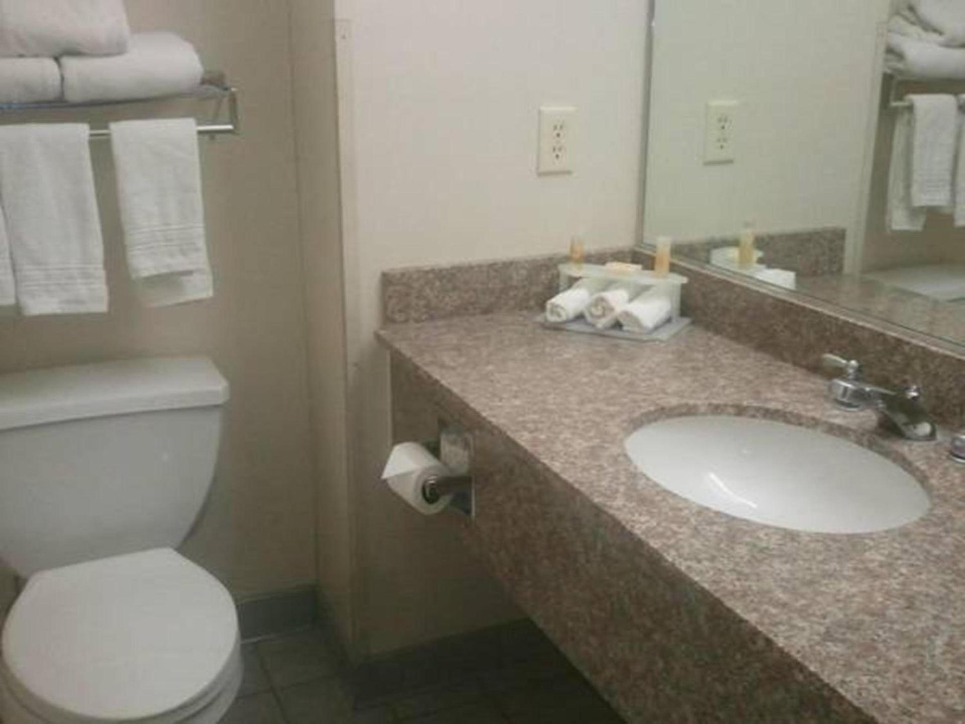 Quality Inn & Suites Schoharie near Howe Caverns photo 77