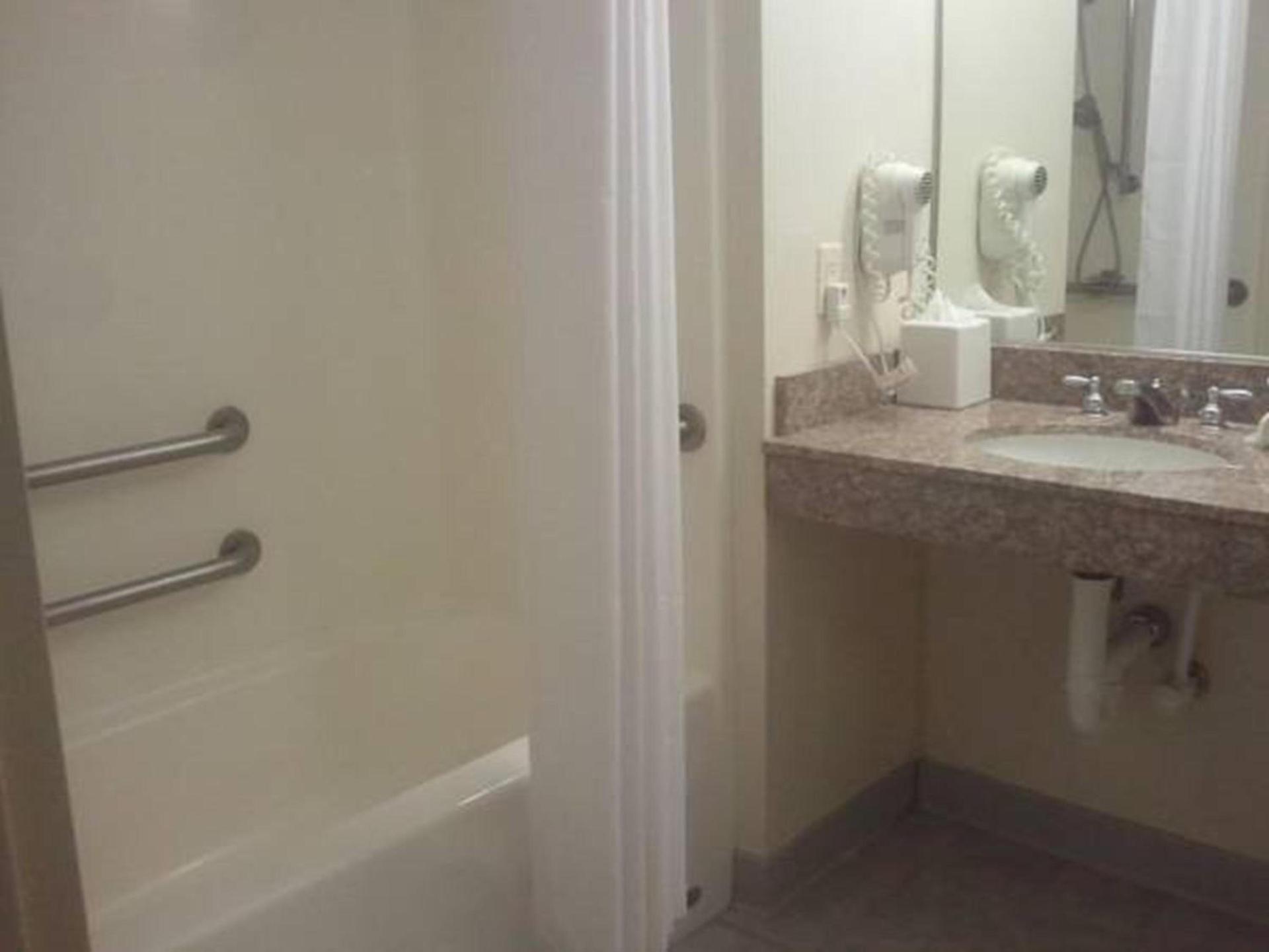Quality Inn & Suites Schoharie near Howe Caverns photo 85