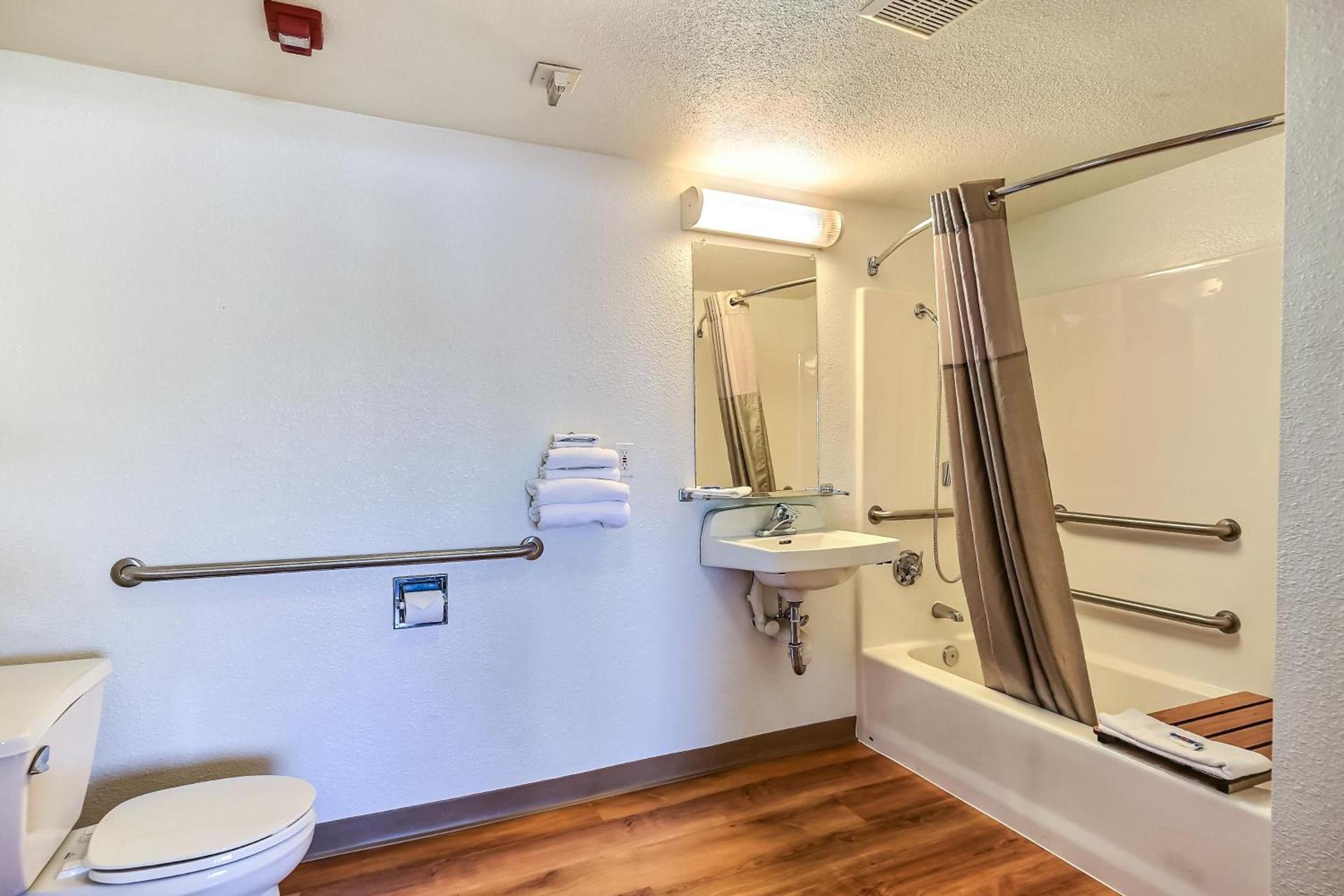 Motel 6-Oakland, CA - Embarcadero photo 18