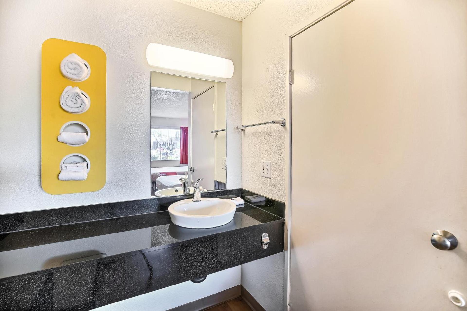 Motel 6-Oakland, CA - Embarcadero photo 27