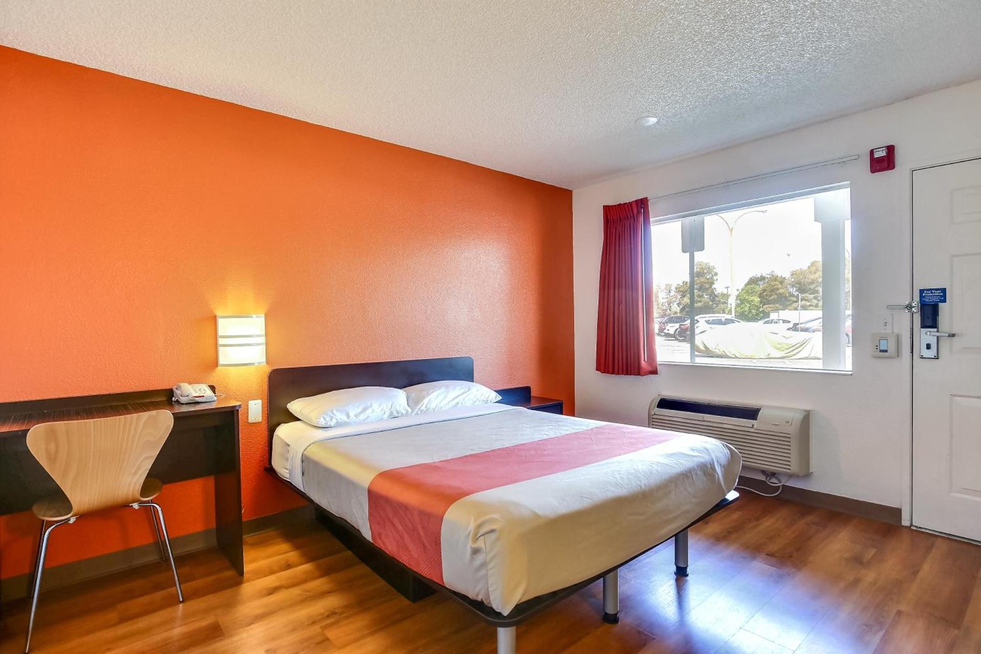 Motel 6-Oakland, CA - Embarcadero photo 5
