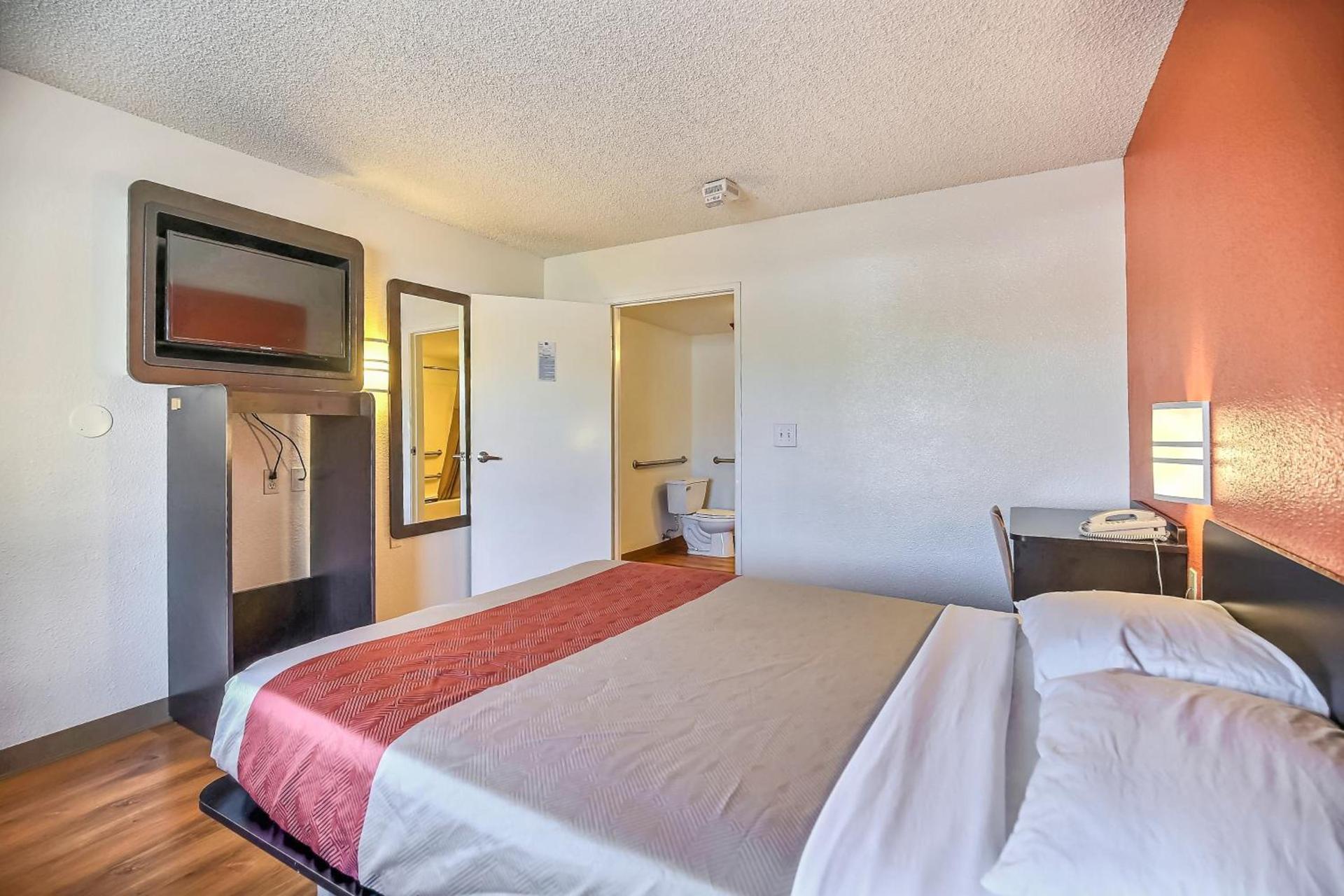Motel 6-Oakland, CA - Embarcadero photo 8