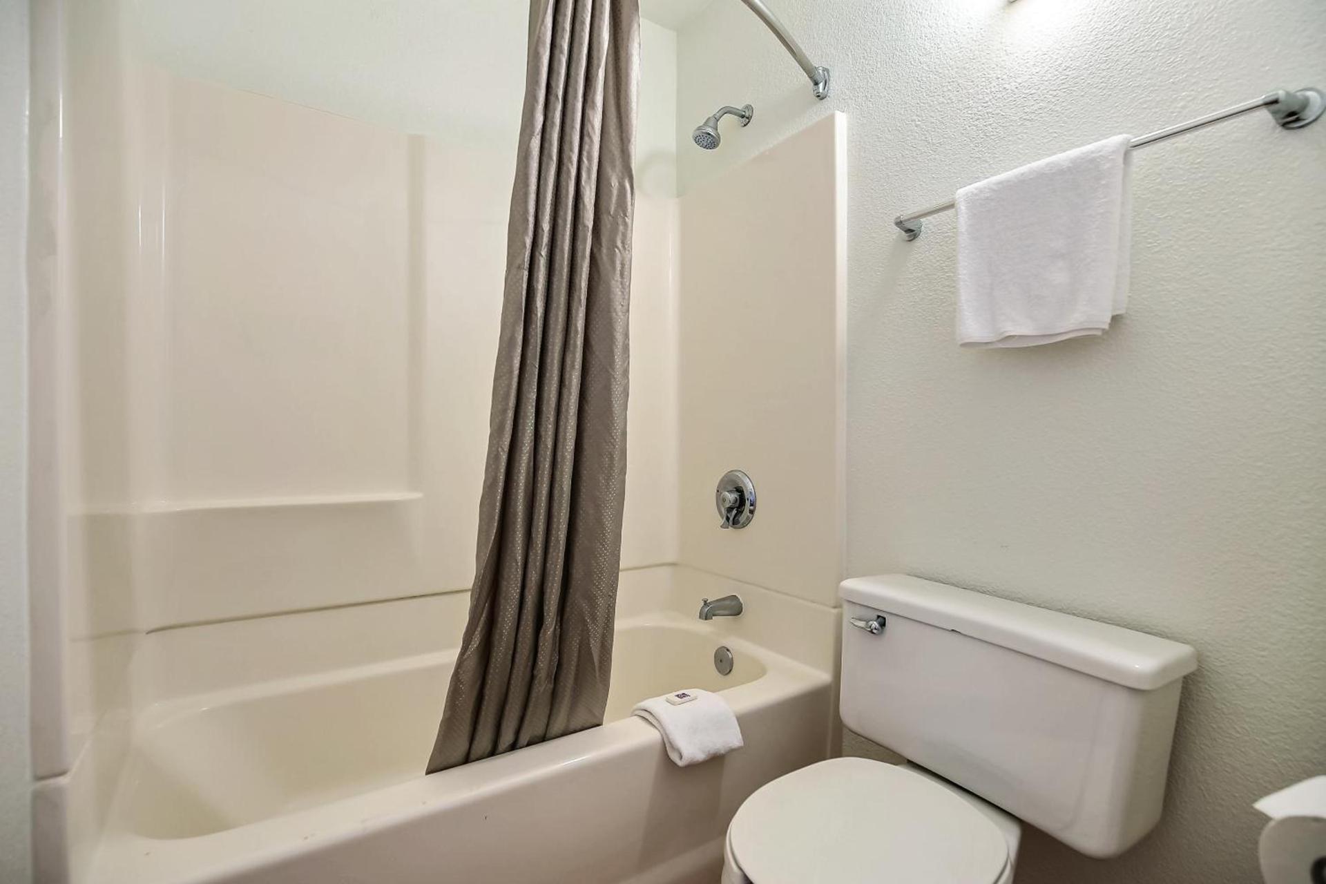 Motel 6-Oakland, CA - Embarcadero photo 32