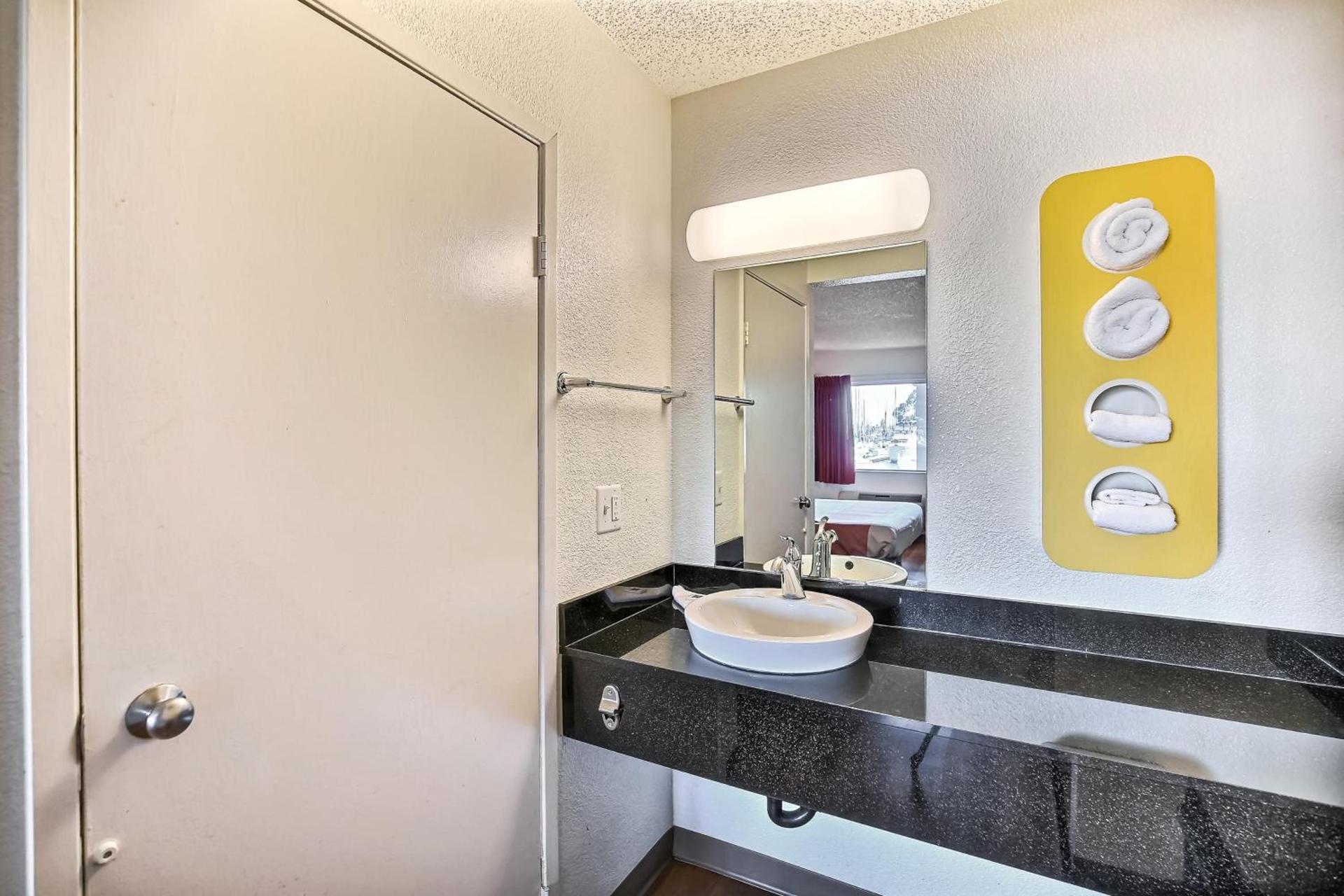 Motel 6-Oakland, CA - Embarcadero photo 31