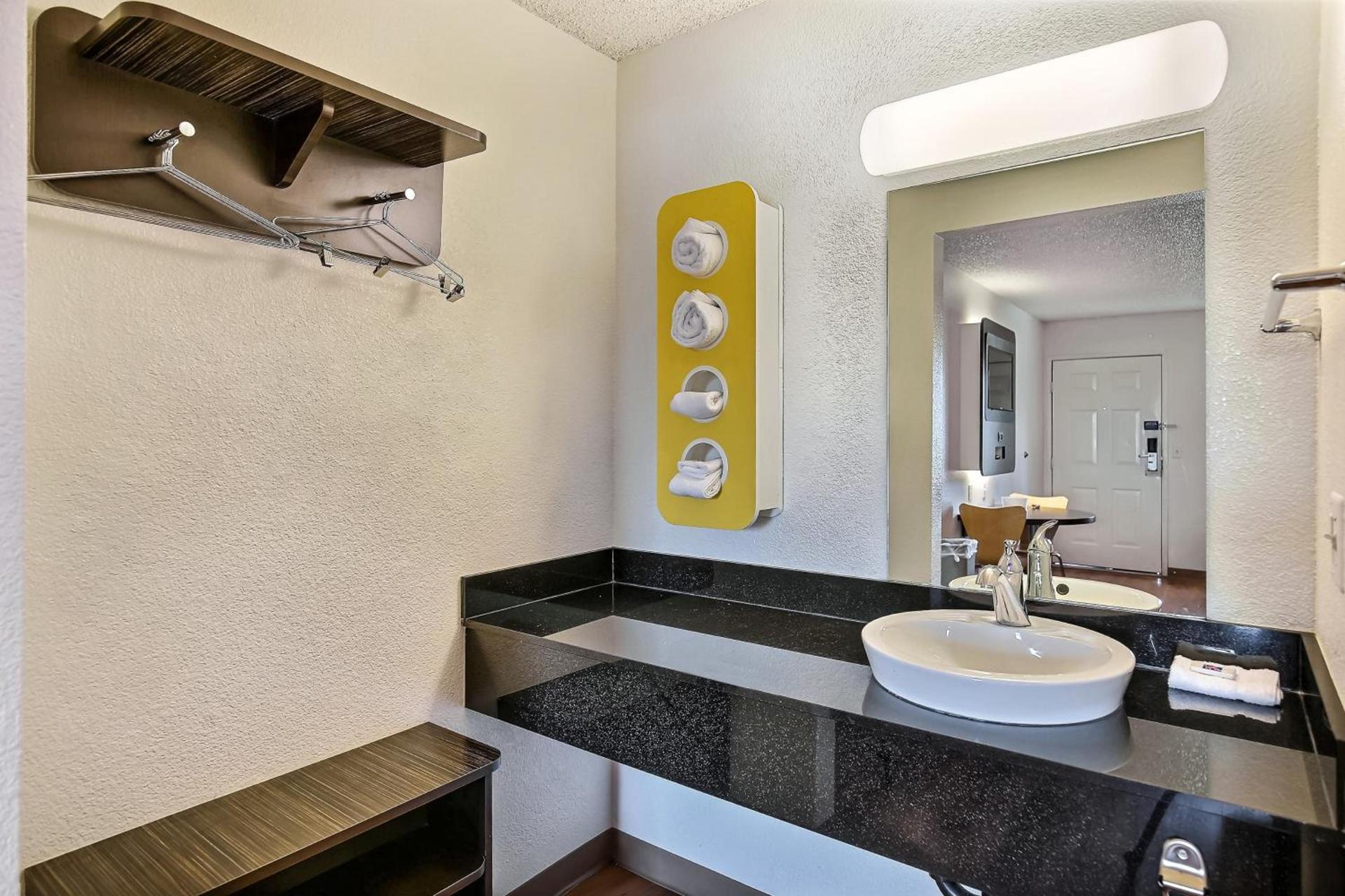 Motel 6-Oakland, CA - Embarcadero photo 11