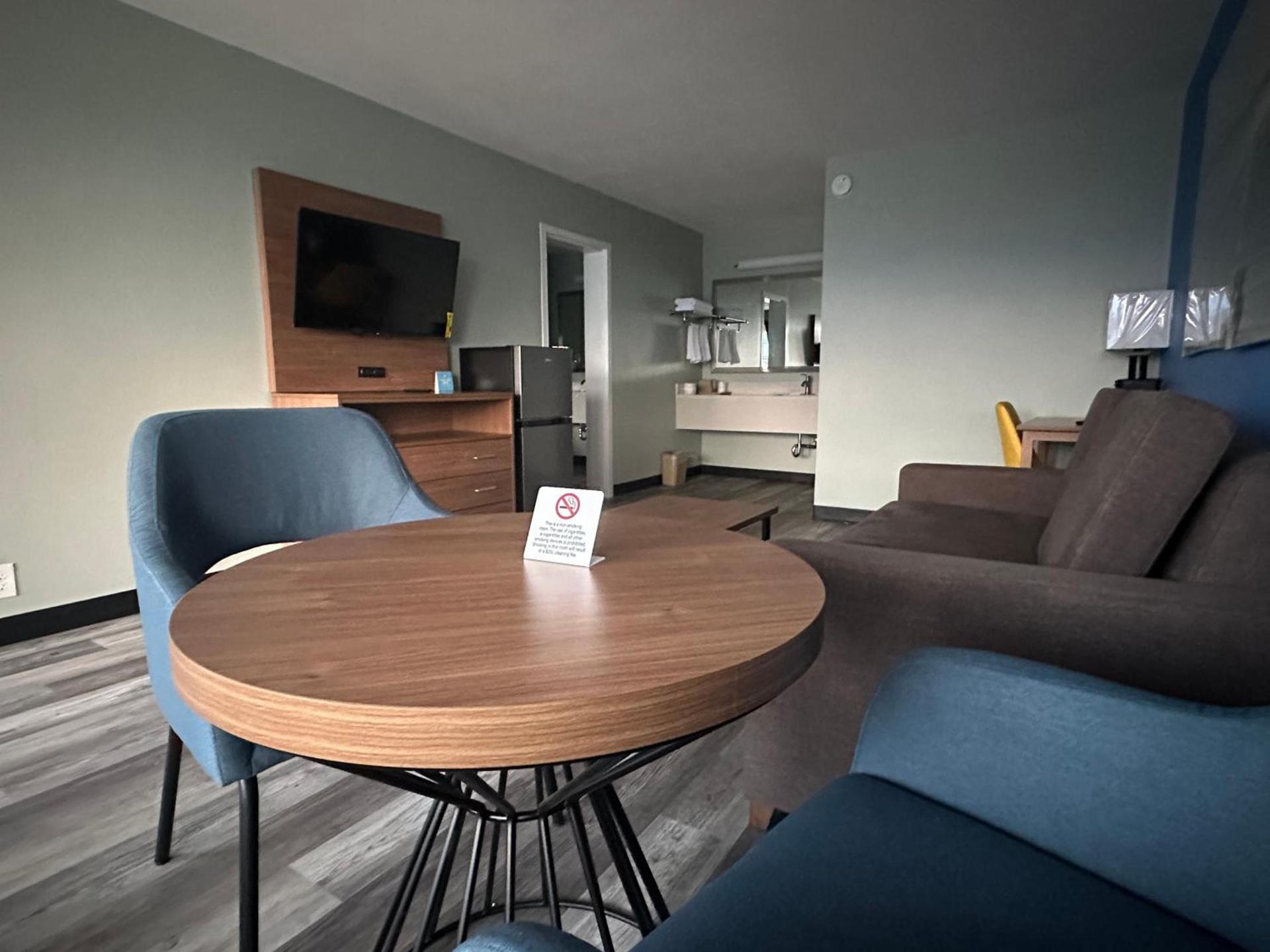 Days Inn & Suites by Wyndham Jennings photo 32