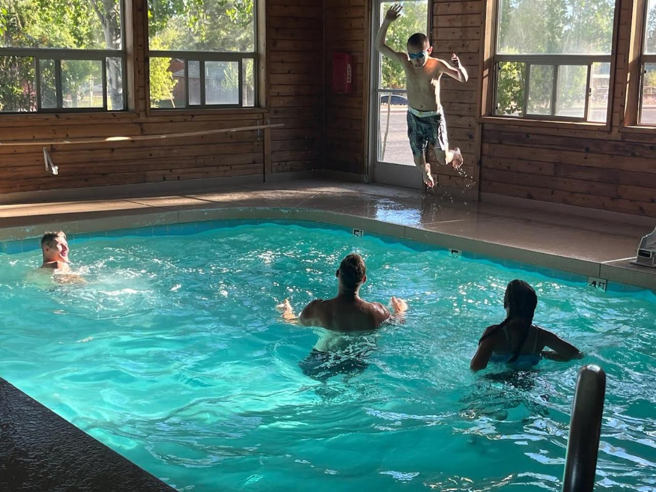 Pinetop Studio Suites photo 33