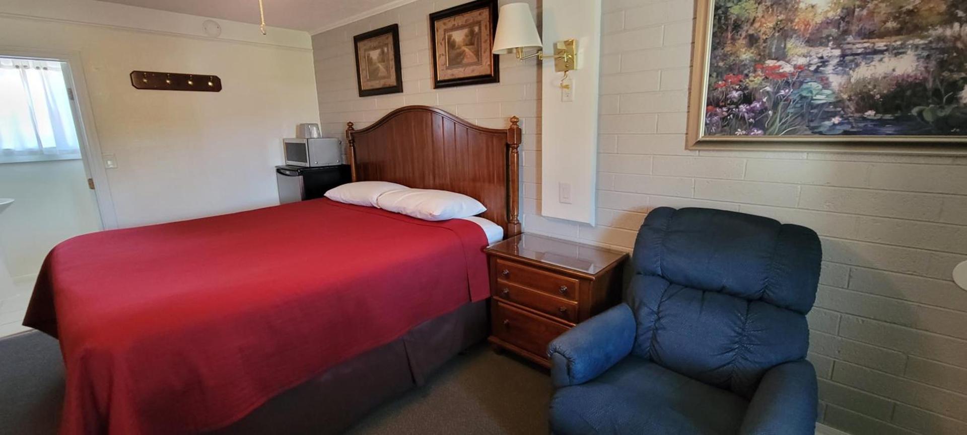 Husker Inn photo 18