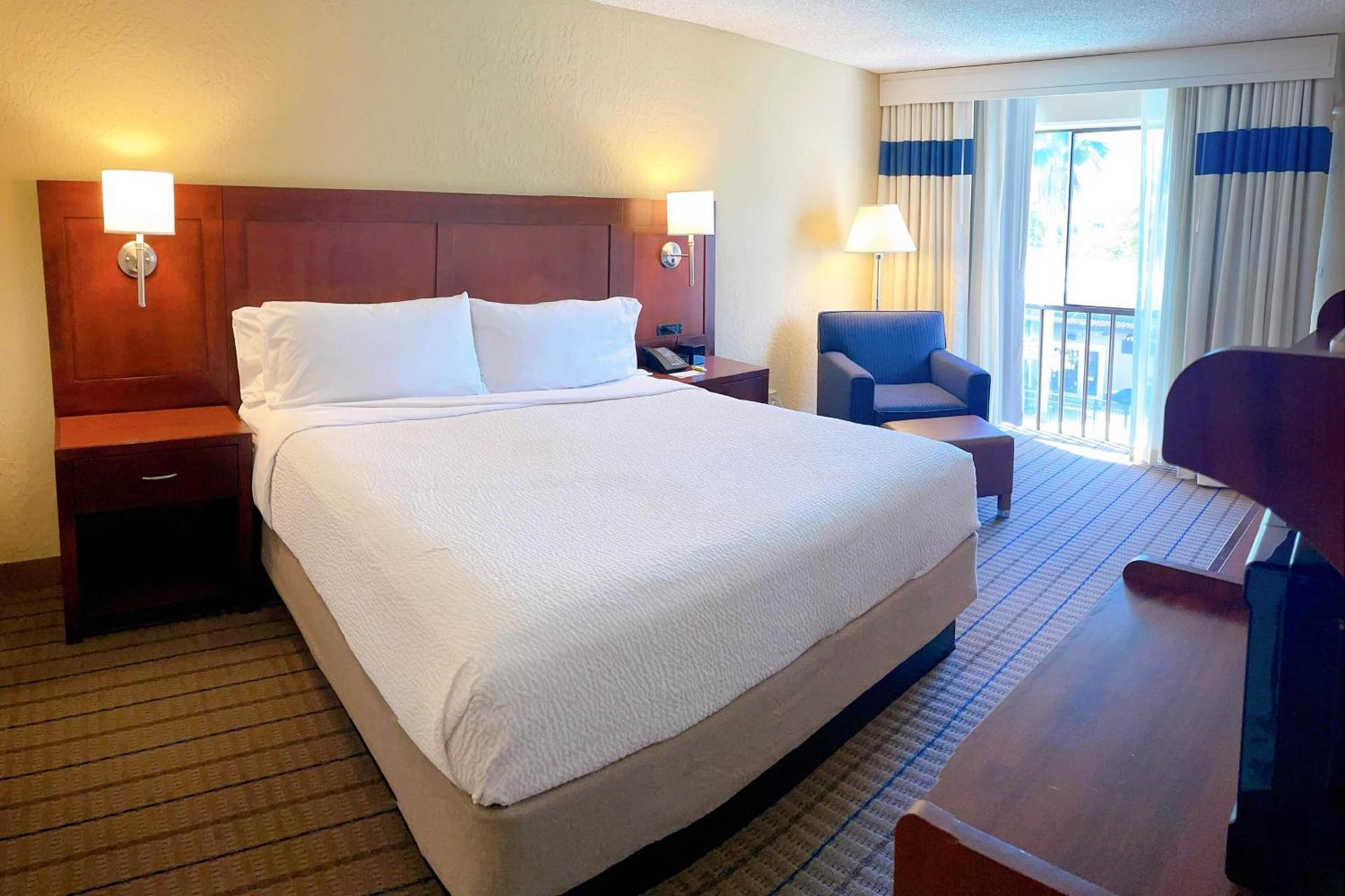 Marin Hilltop Hotel photo 12