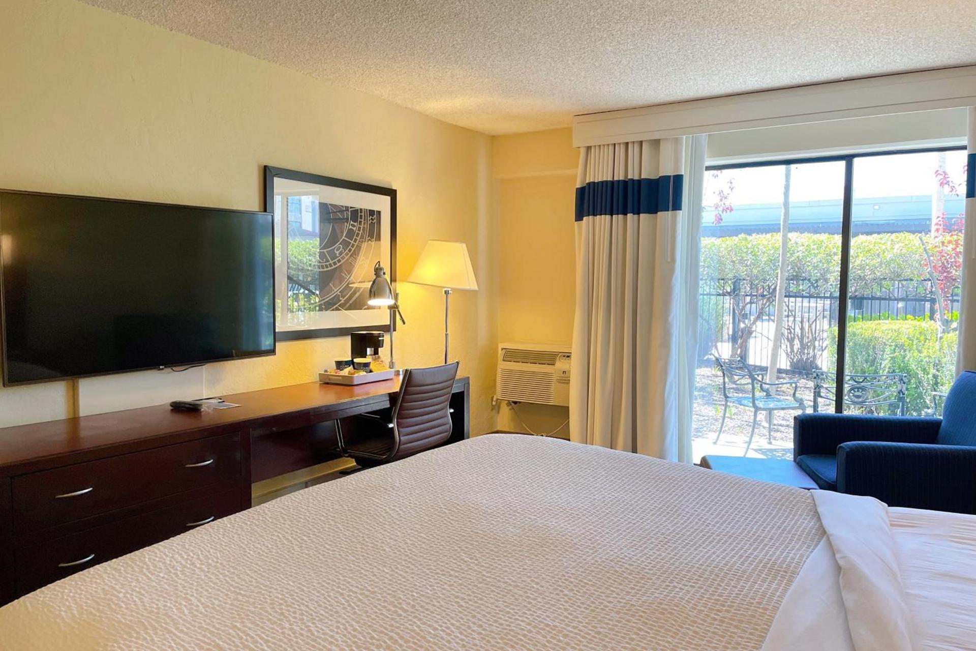 Marin Hilltop Hotel photo 13