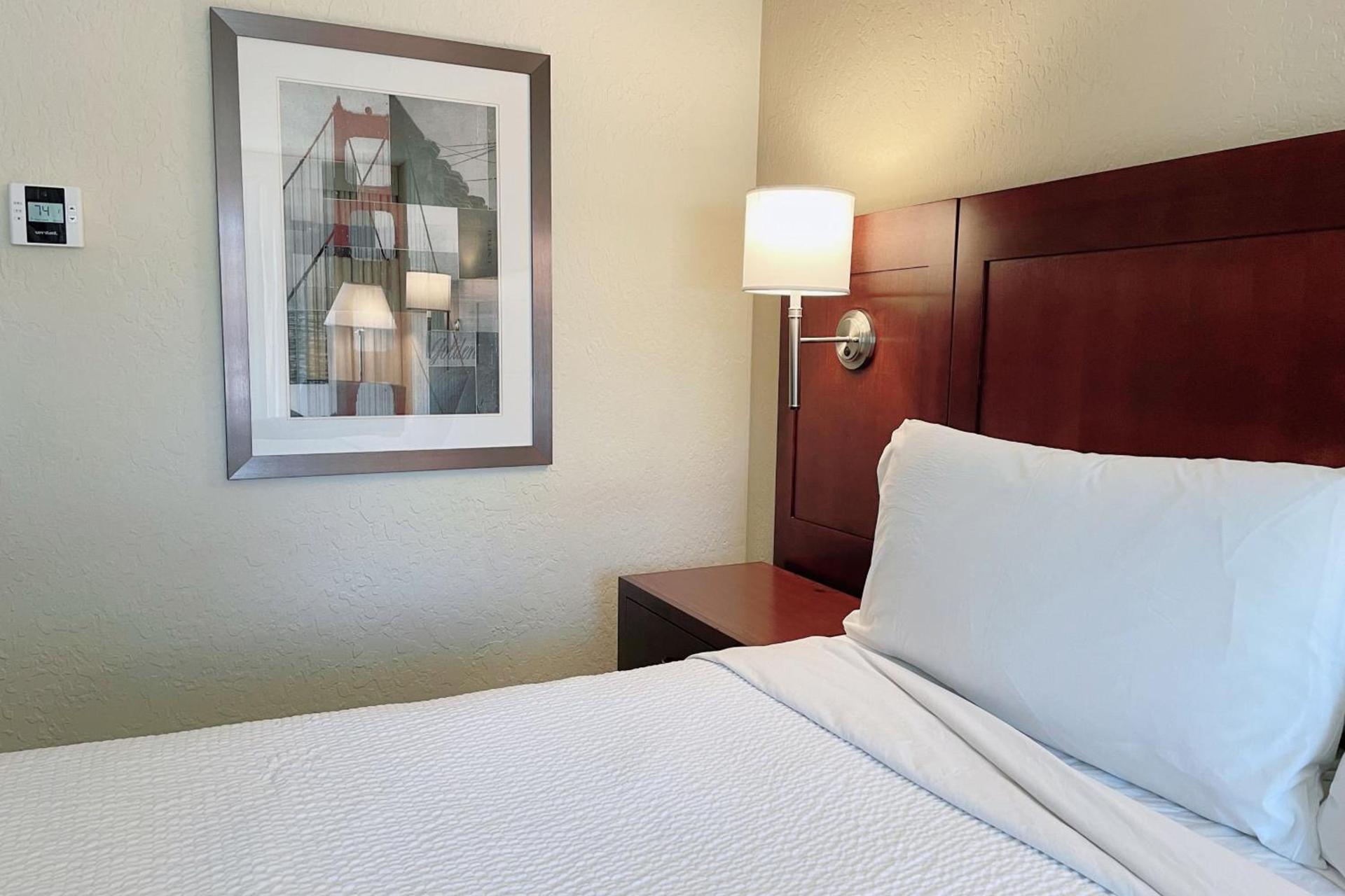Marin Hilltop Hotel photo 14